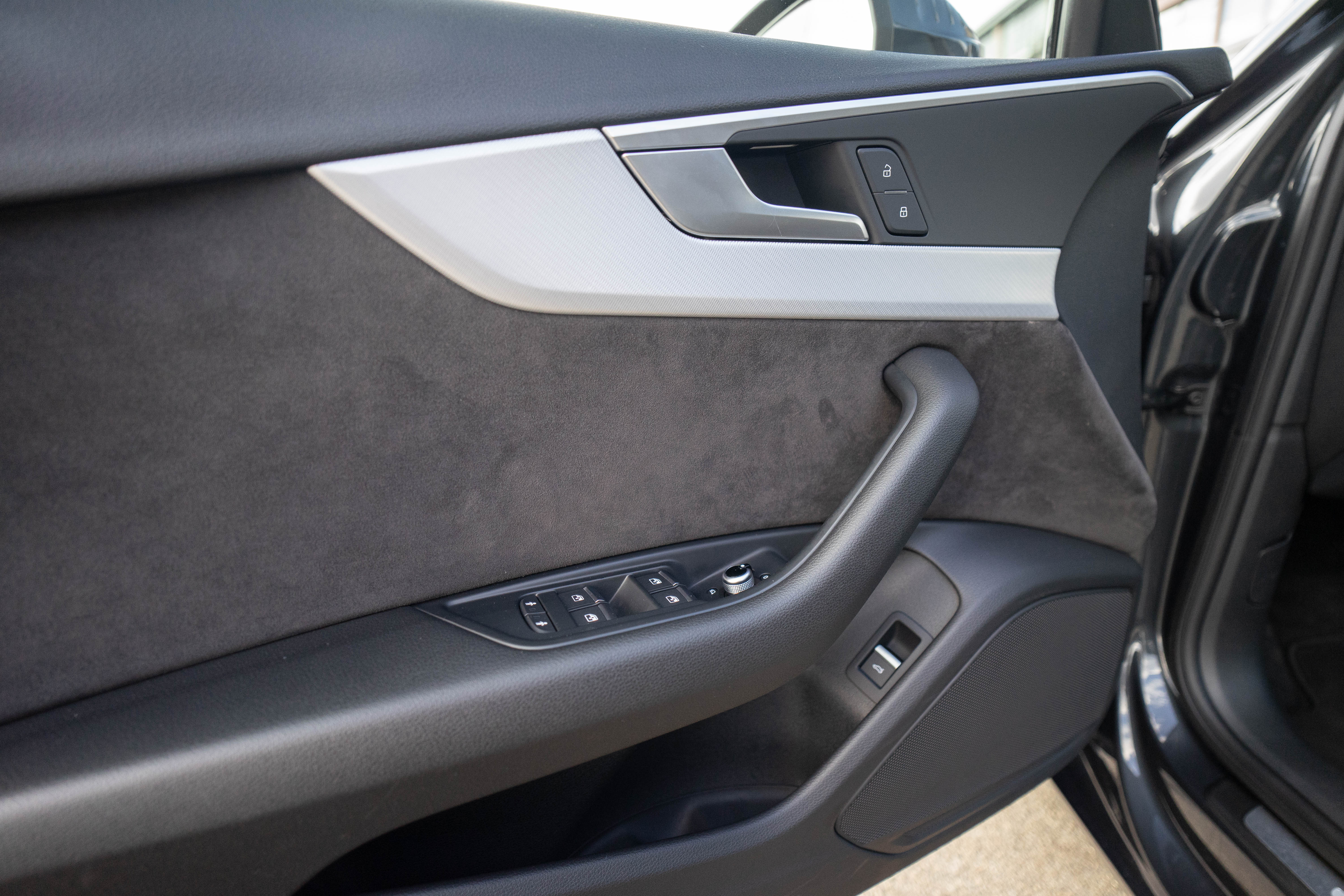 Car image 27