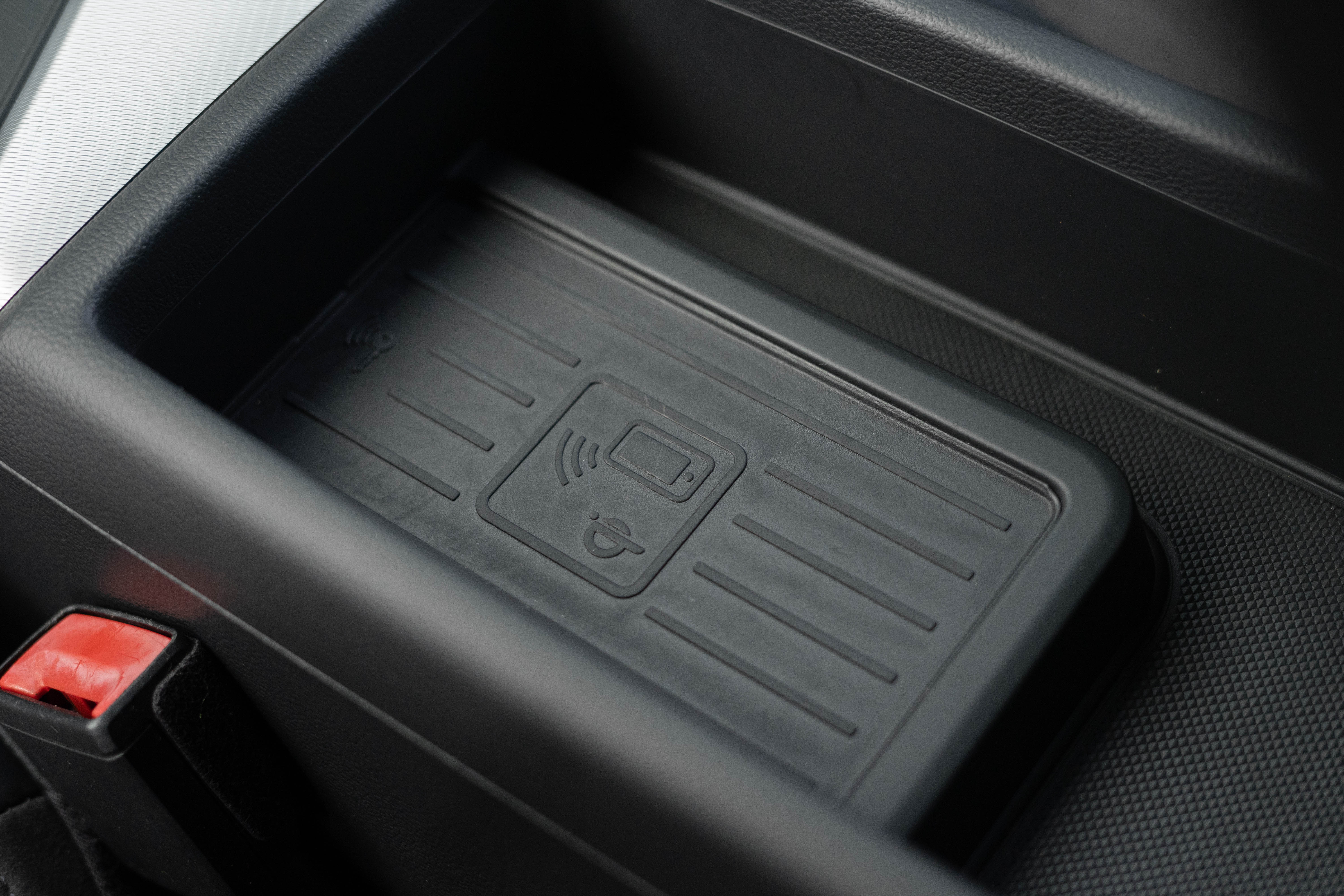 Car image 30
