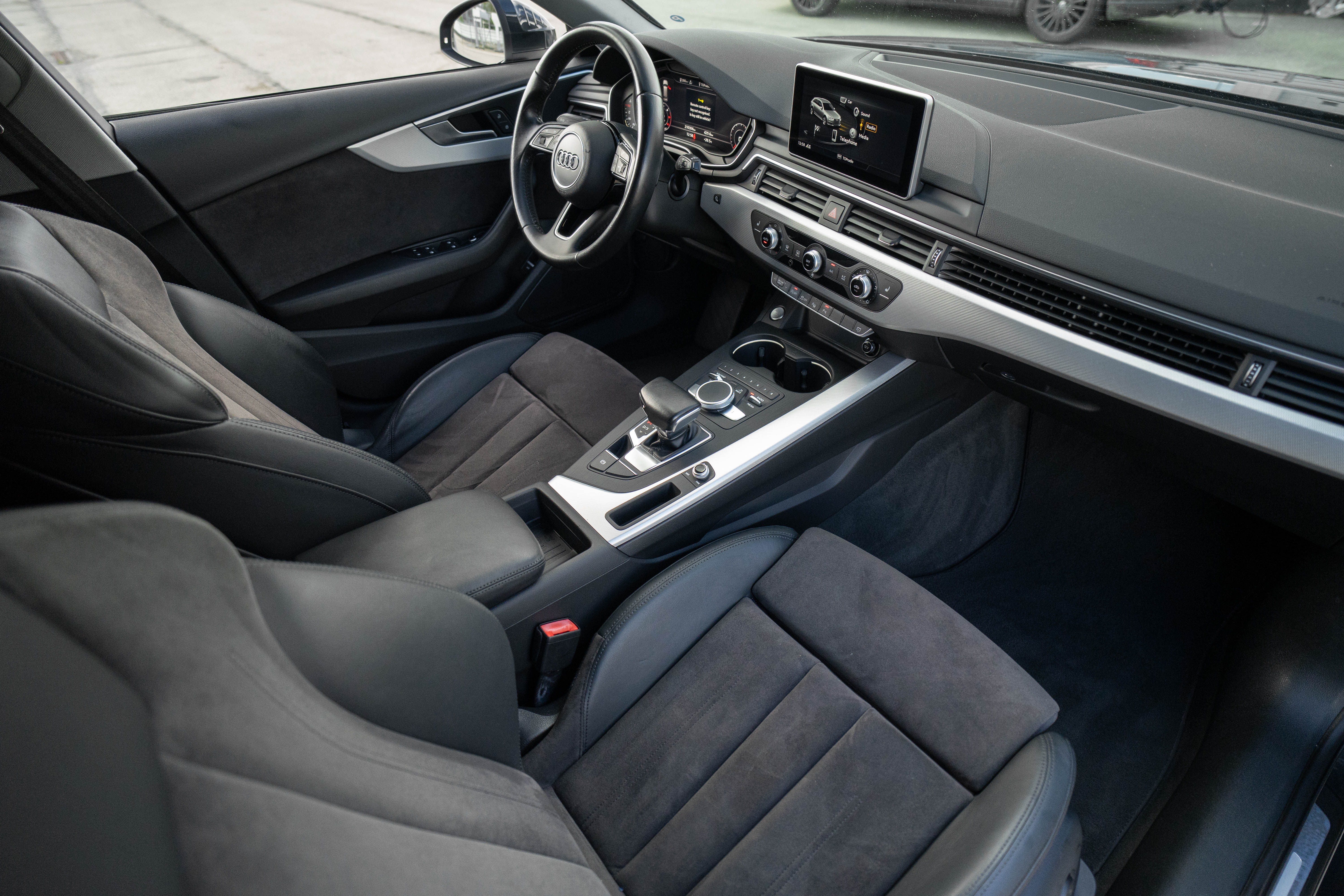Car image 31