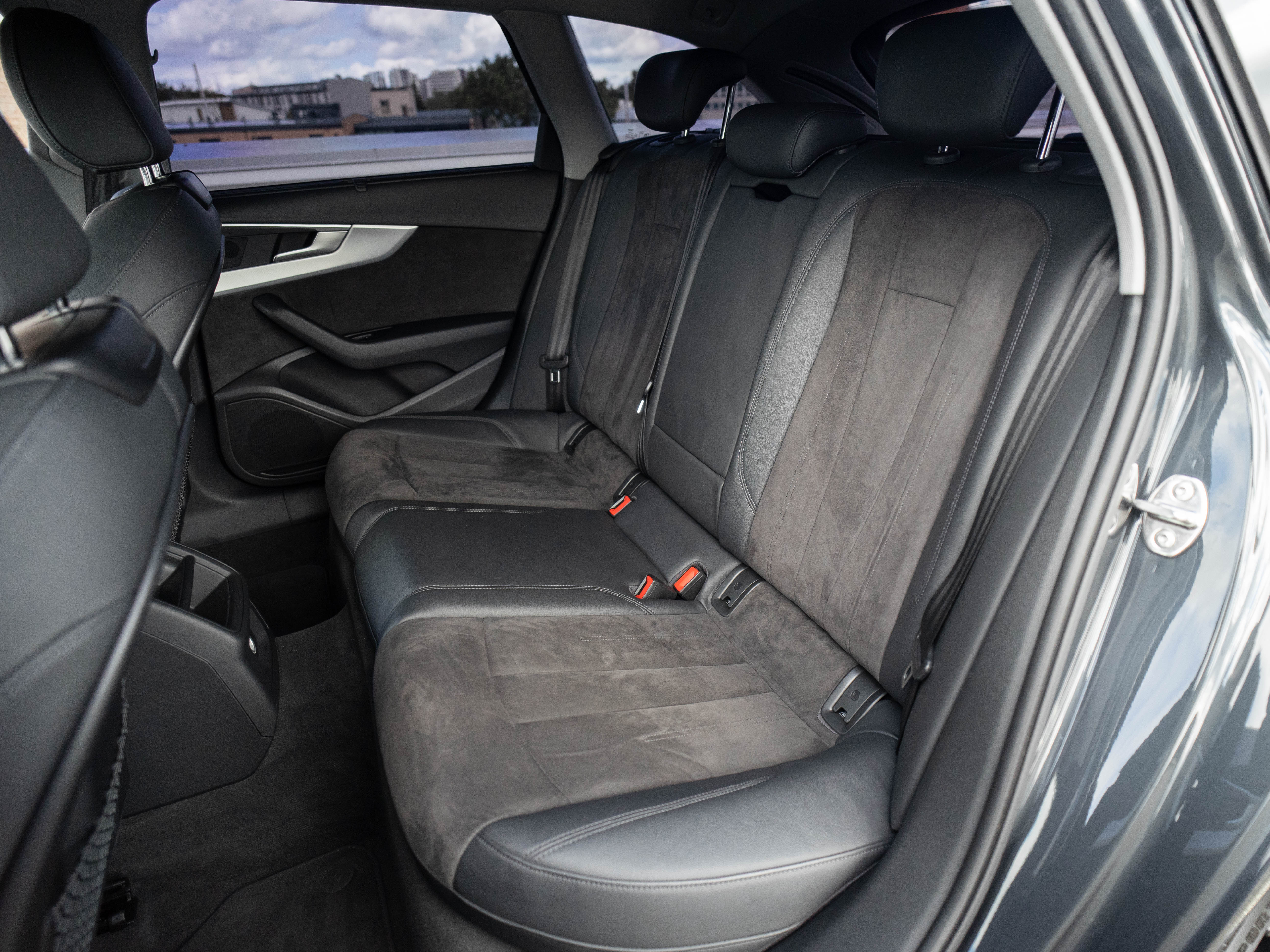 Car image 33
