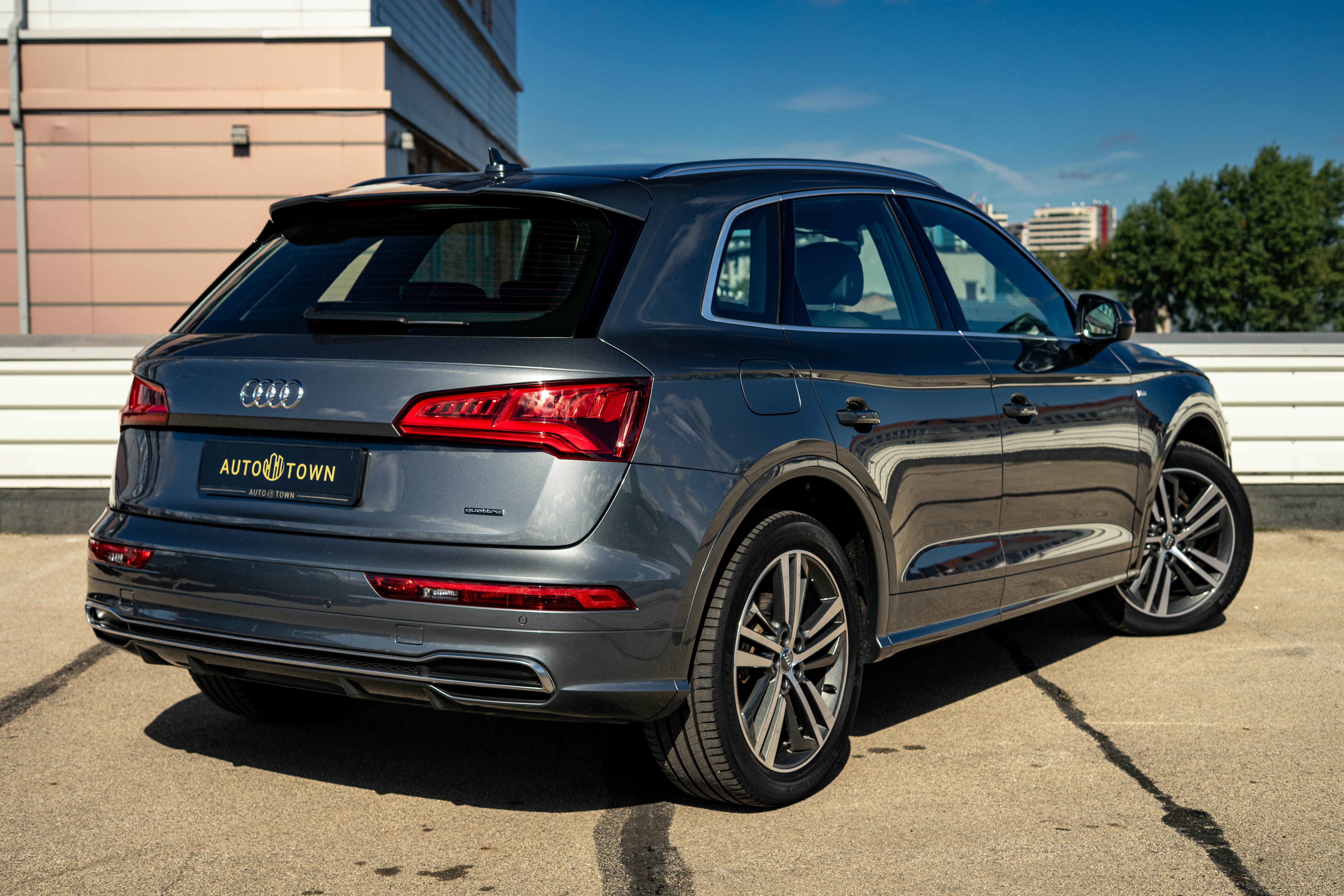 Car image 7