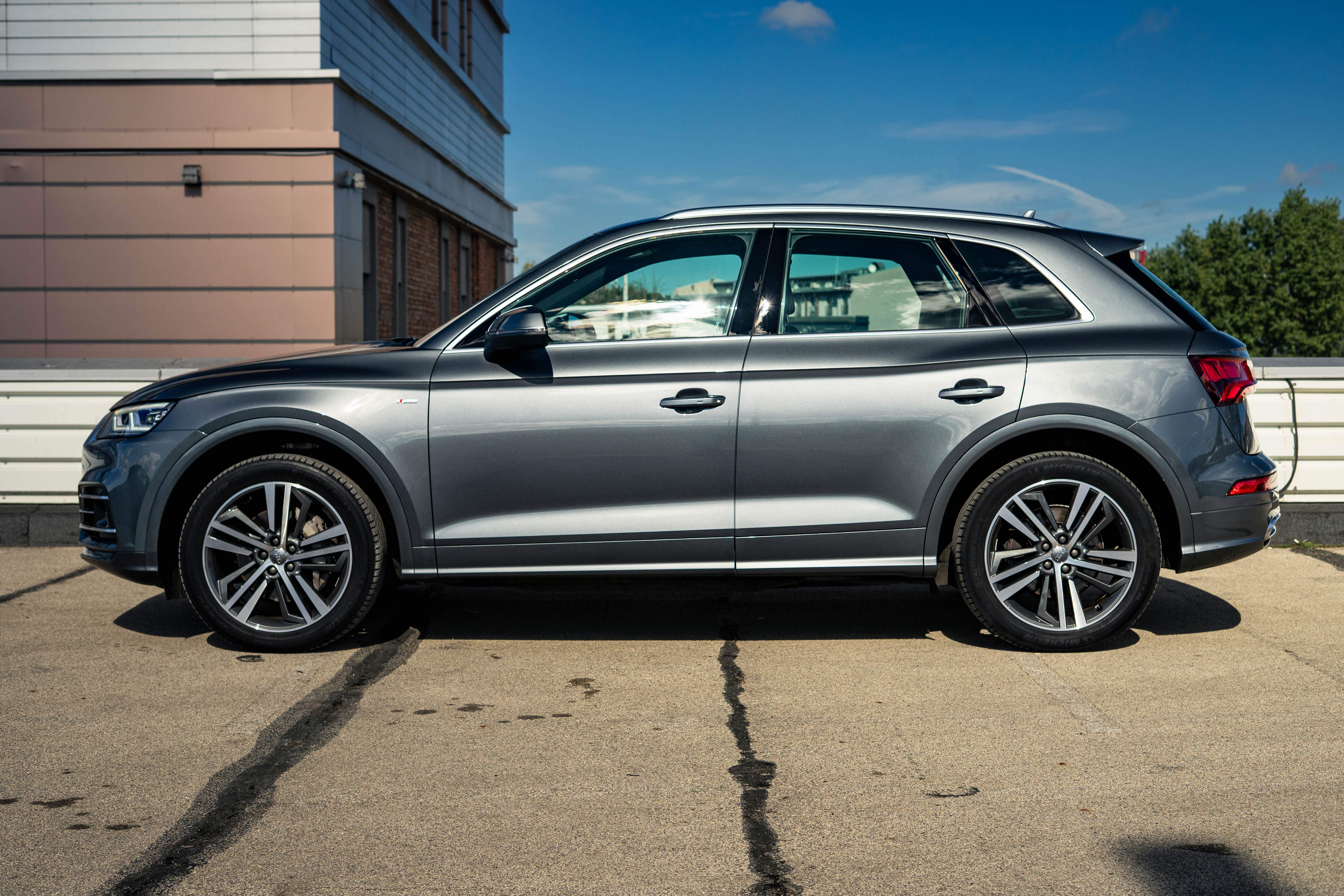 Car image 11