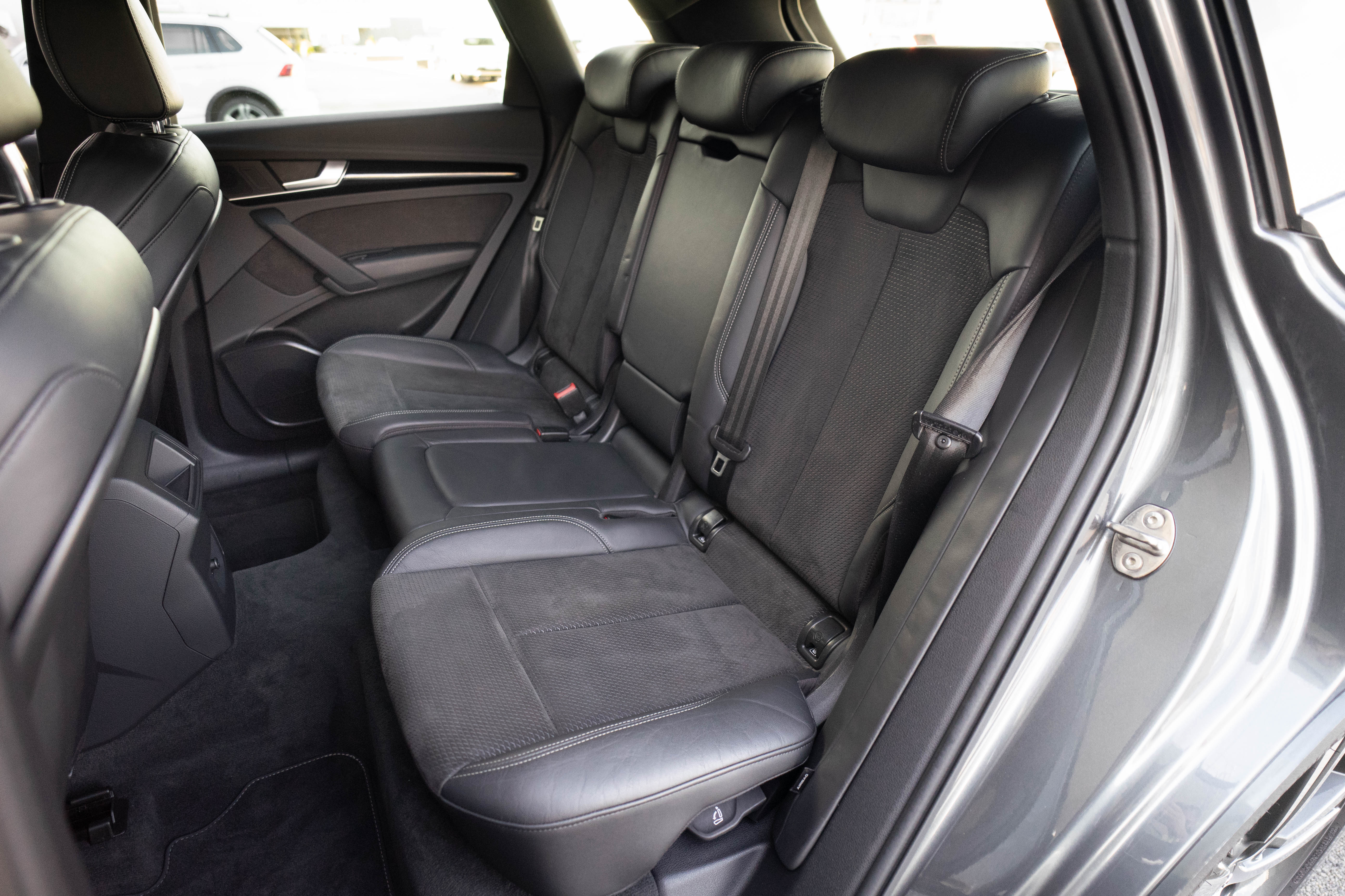 Car image 30
