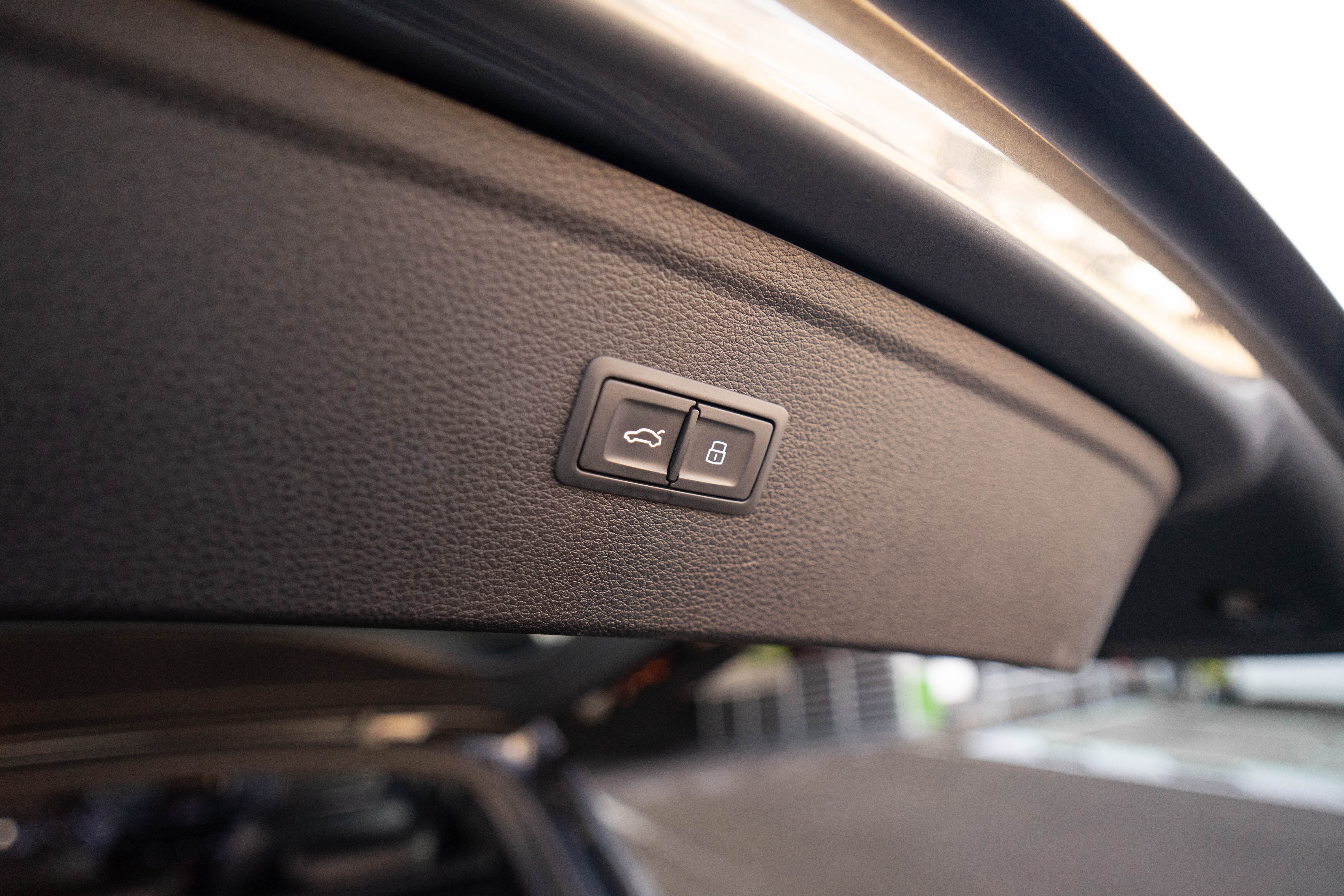 Car image 32