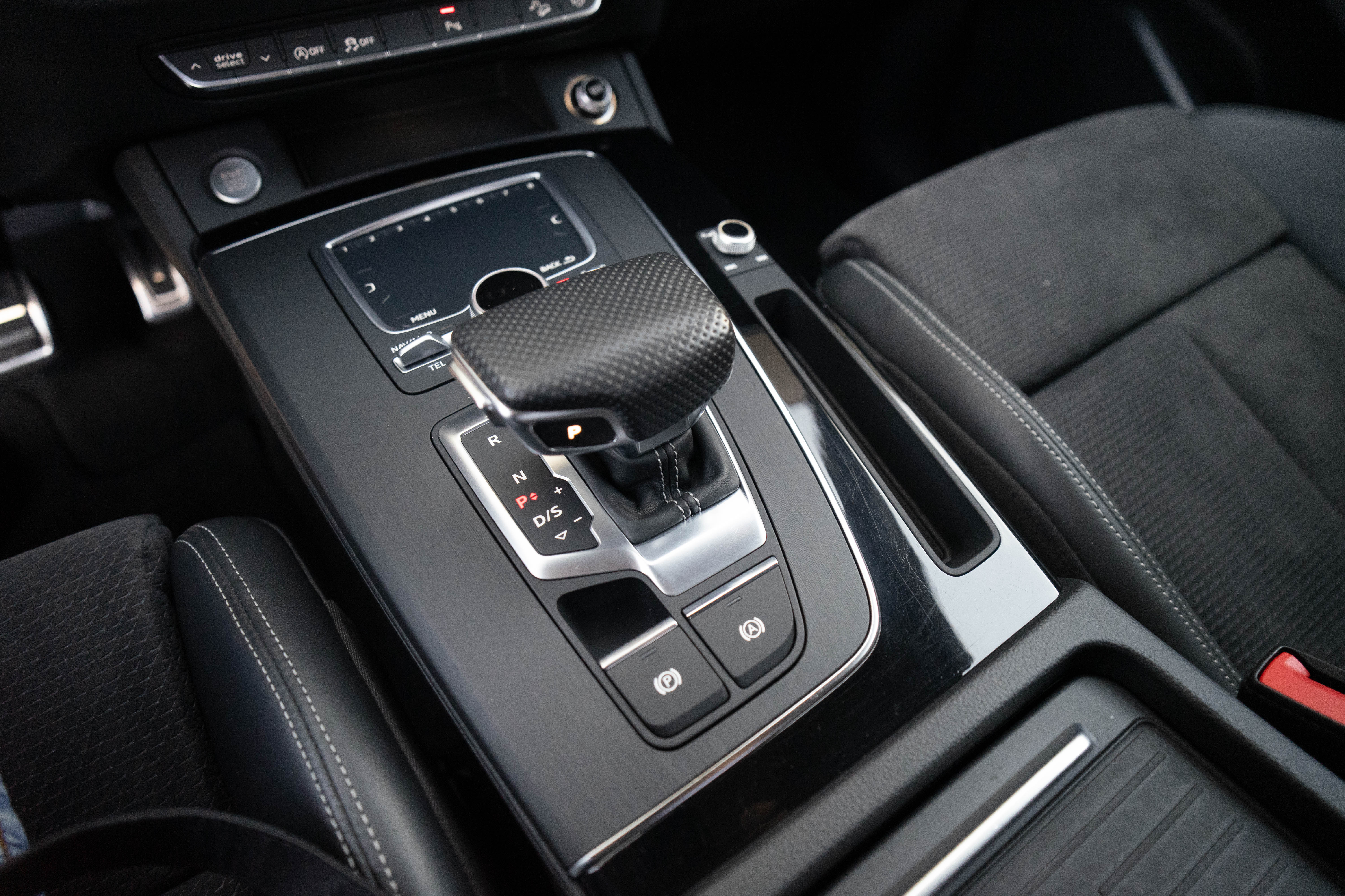 Car image 26