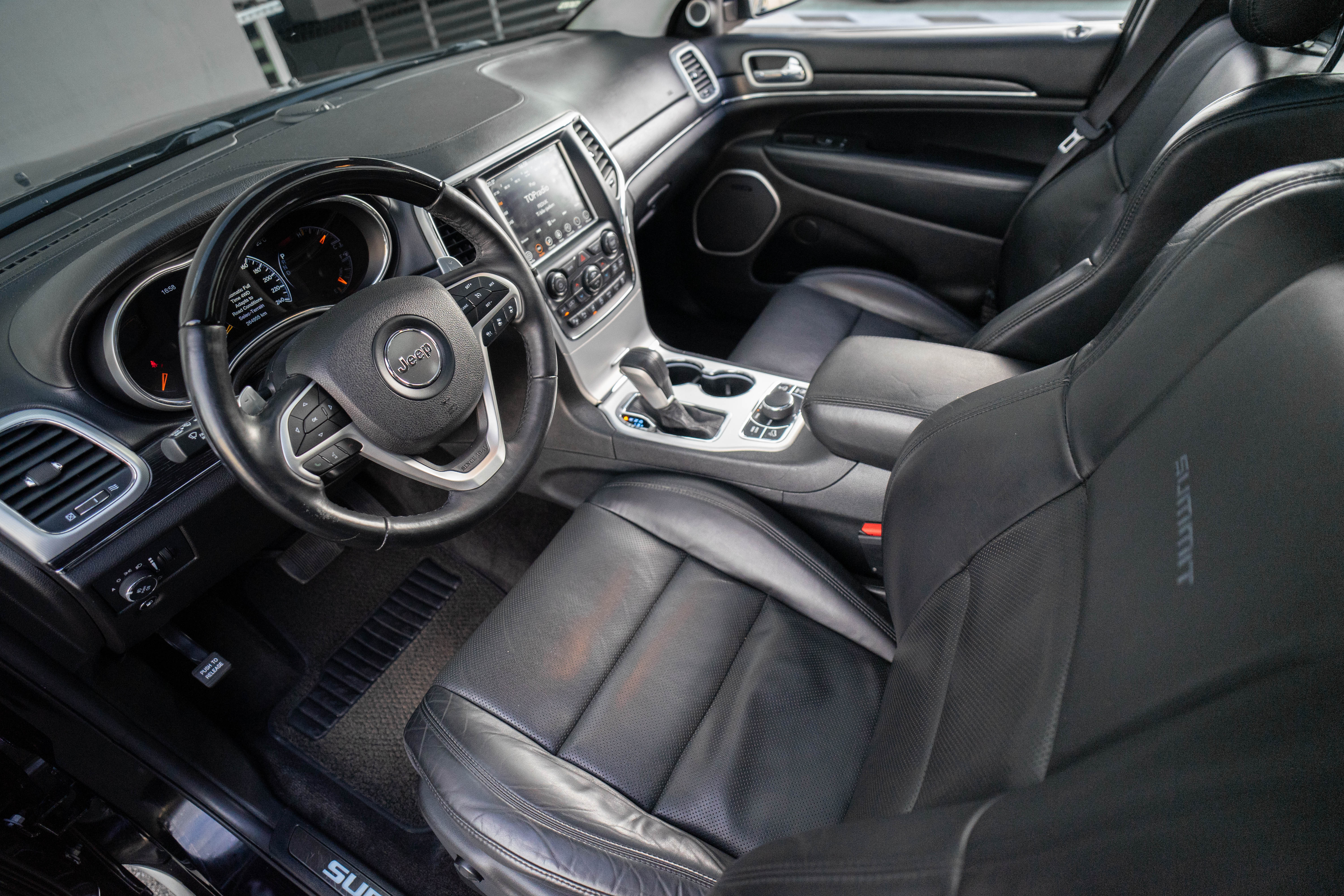 Car image 10