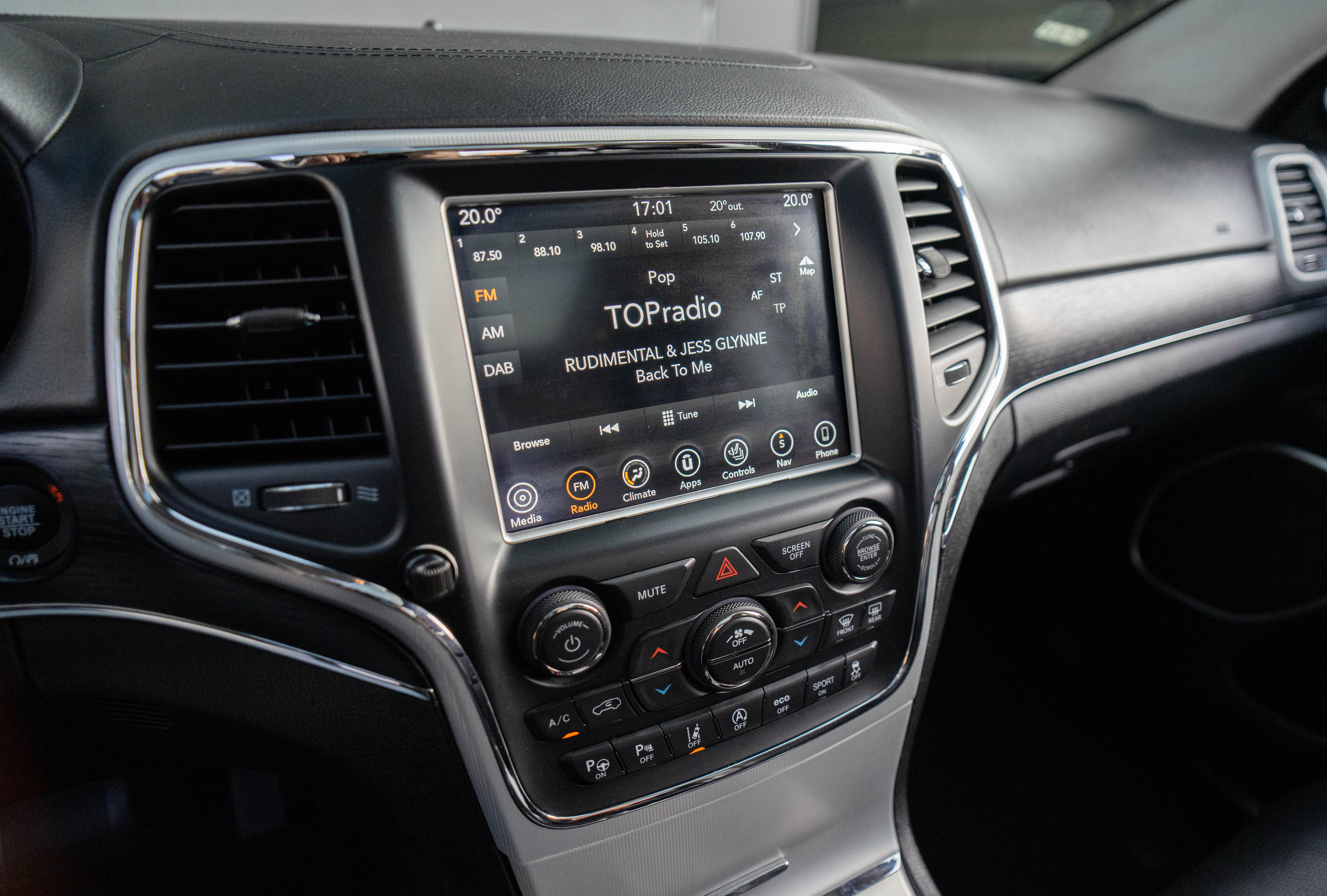 Car image 16