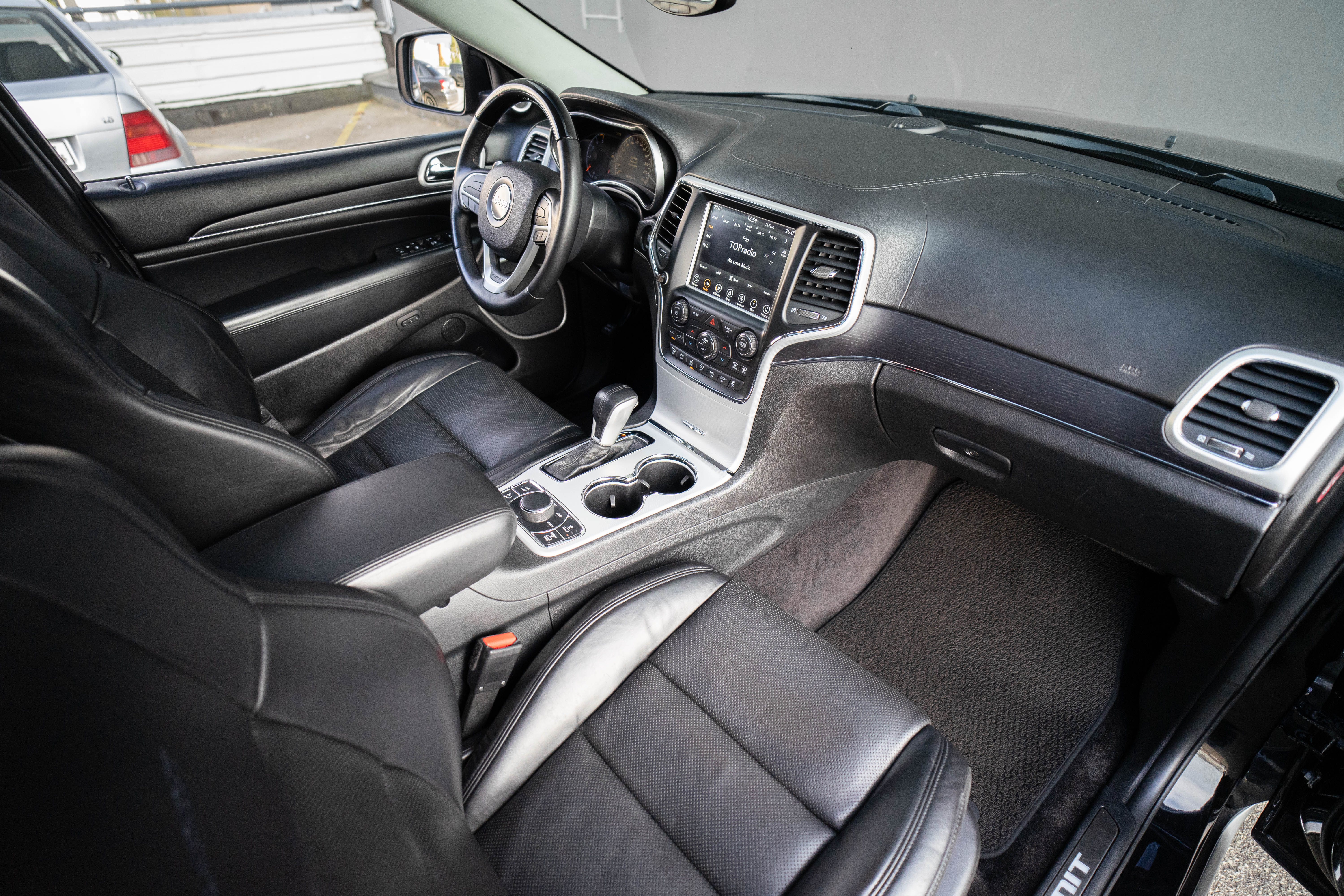 Car image 27