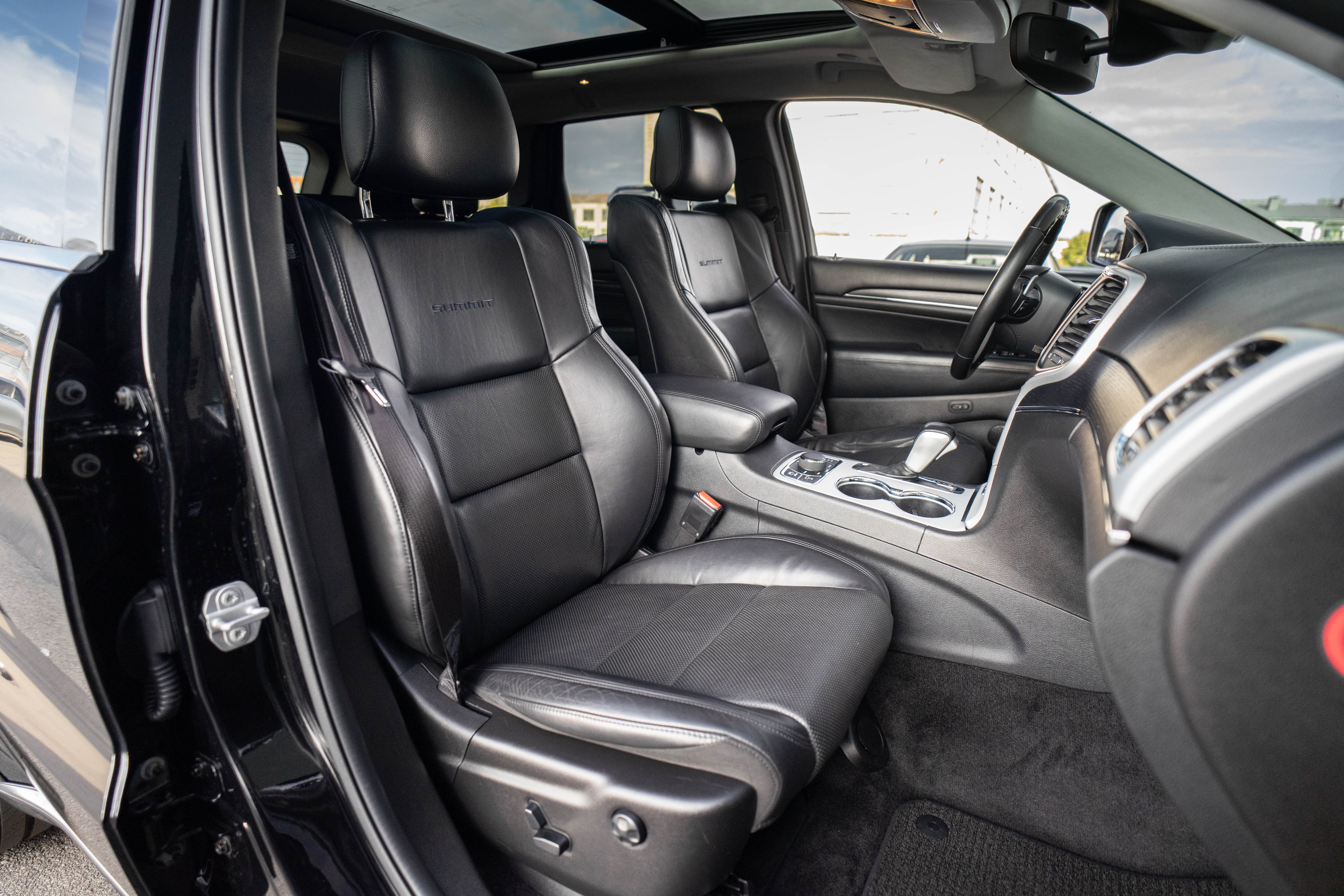 Car image 28