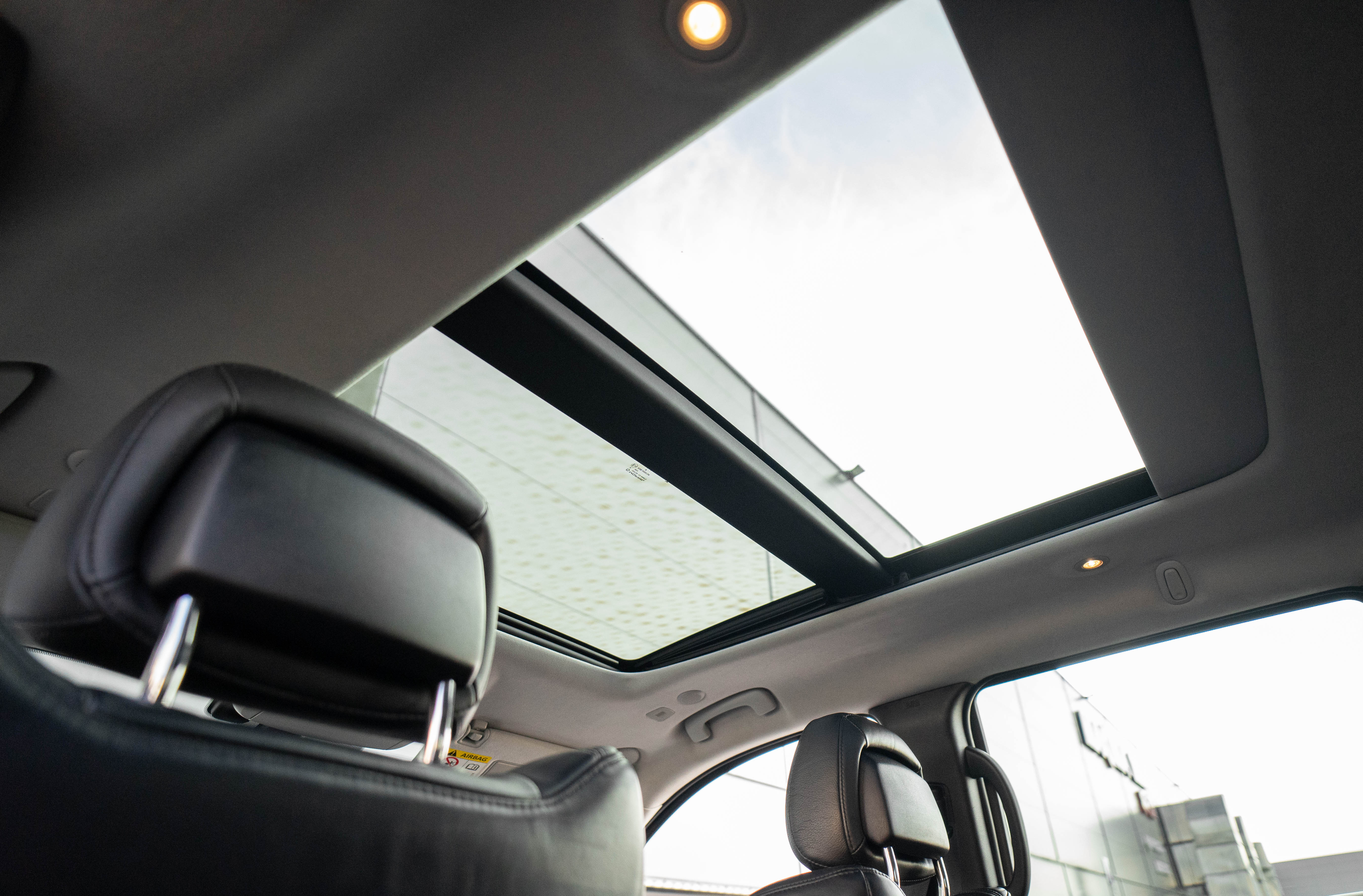 Car image 30