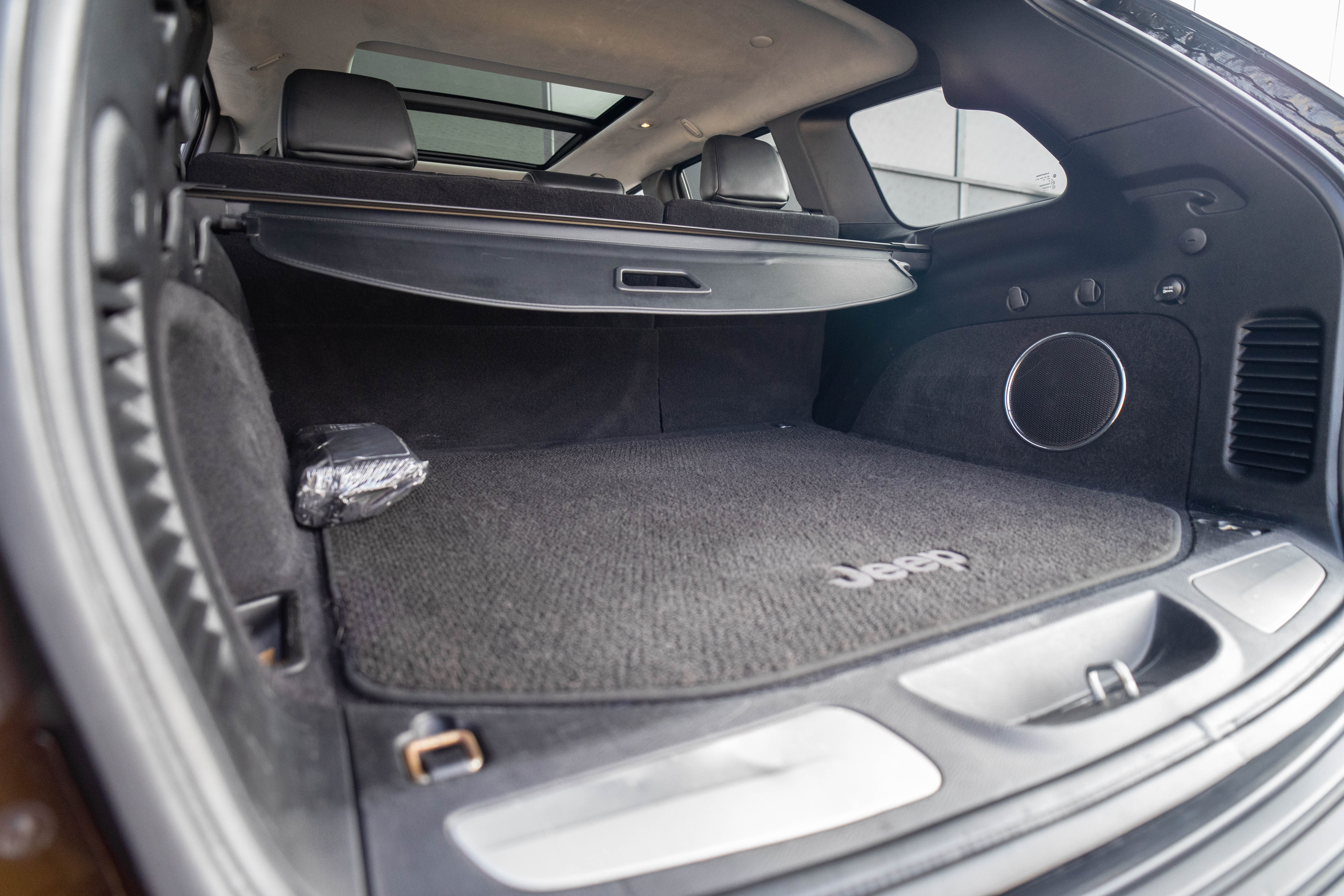 Car image 32