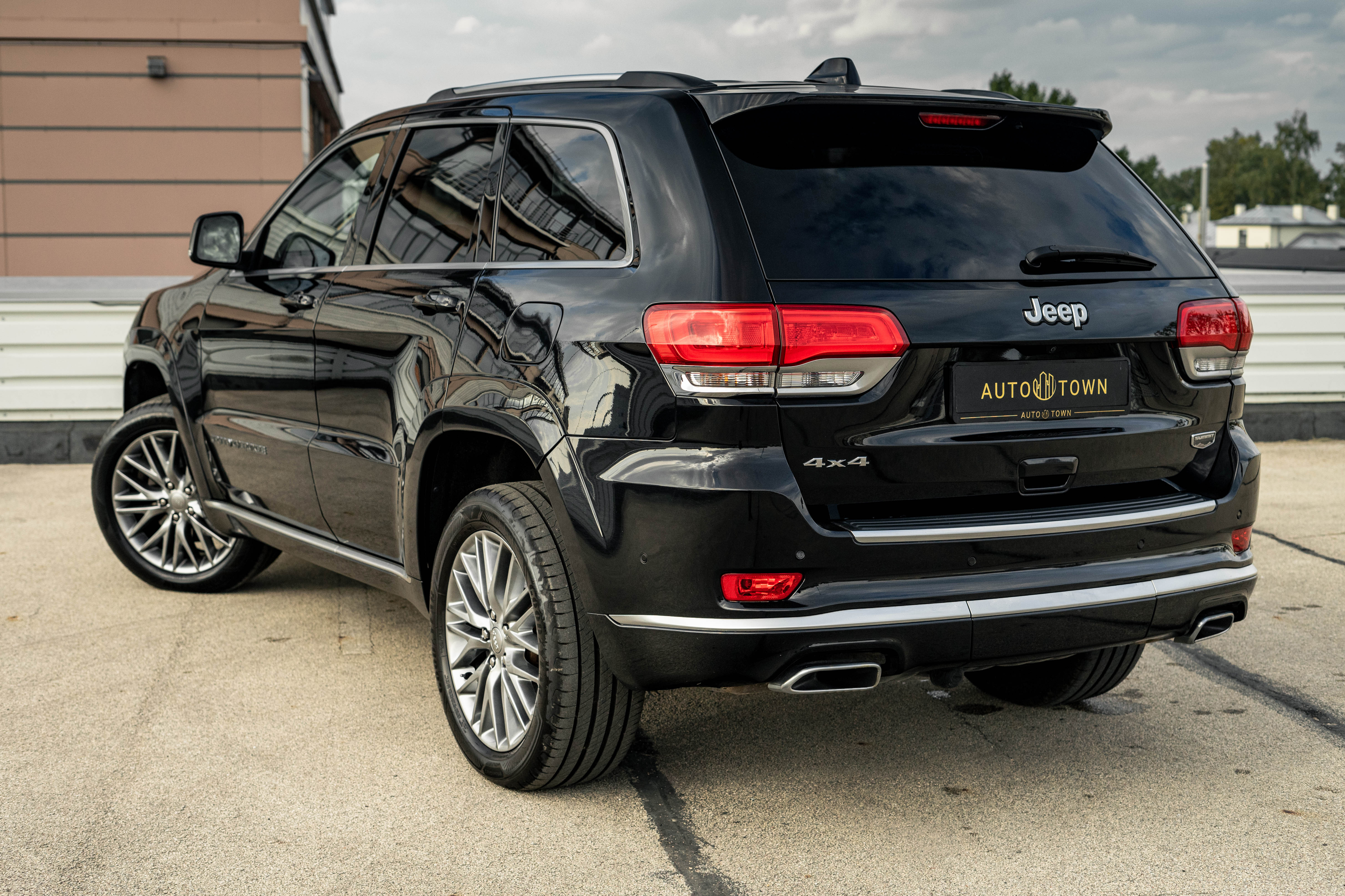 Car image 8