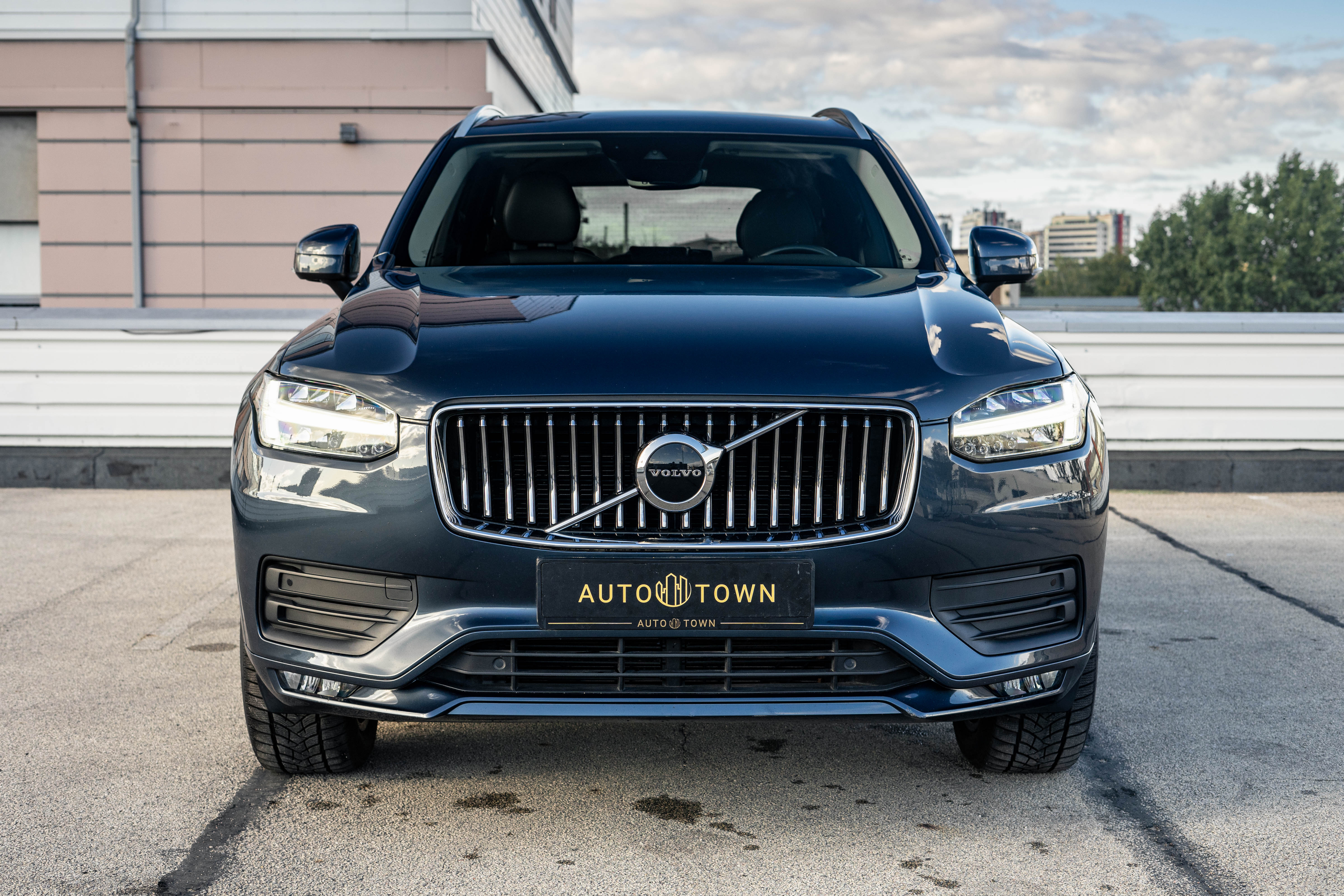 Car image 2
