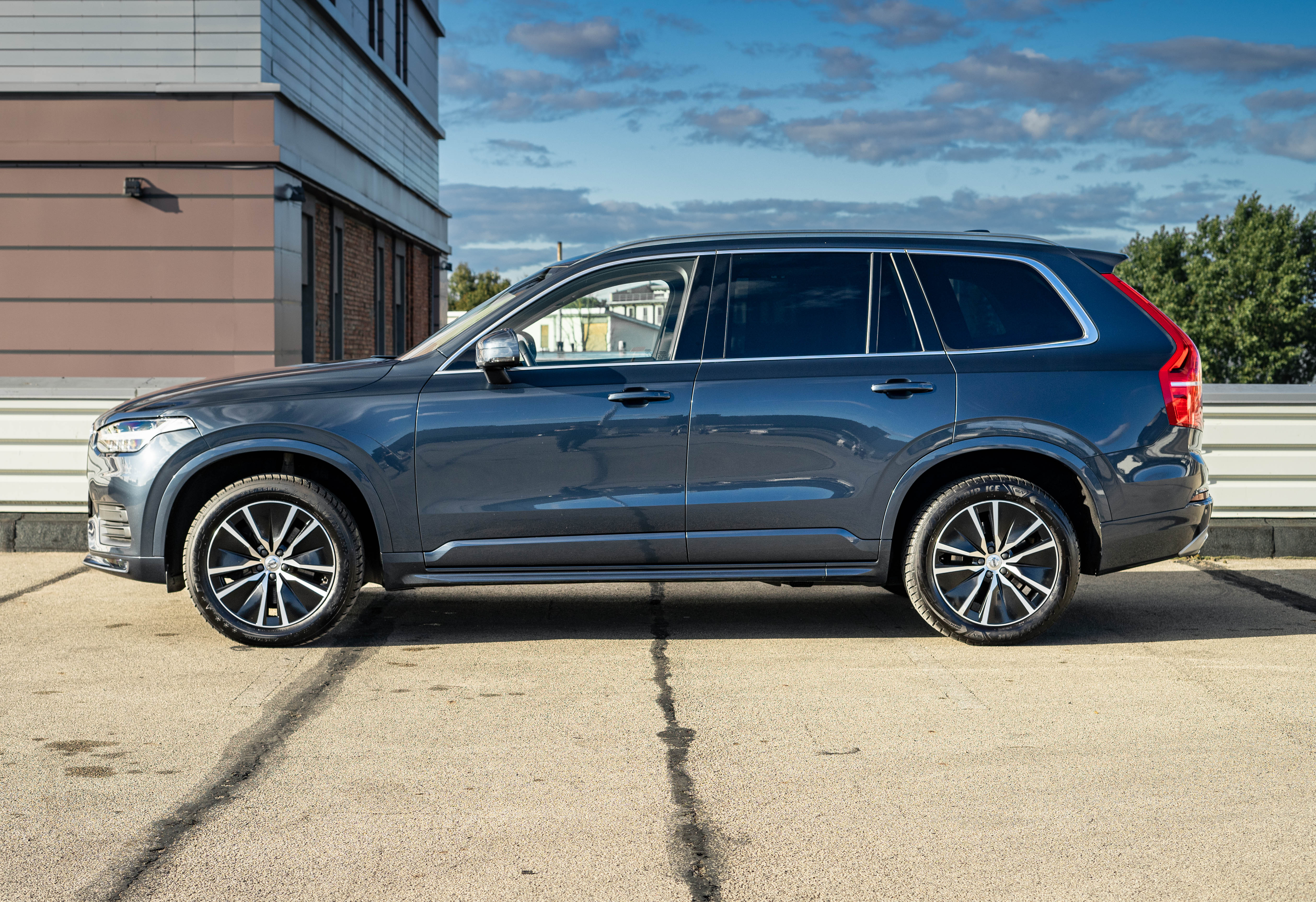 Car image 9