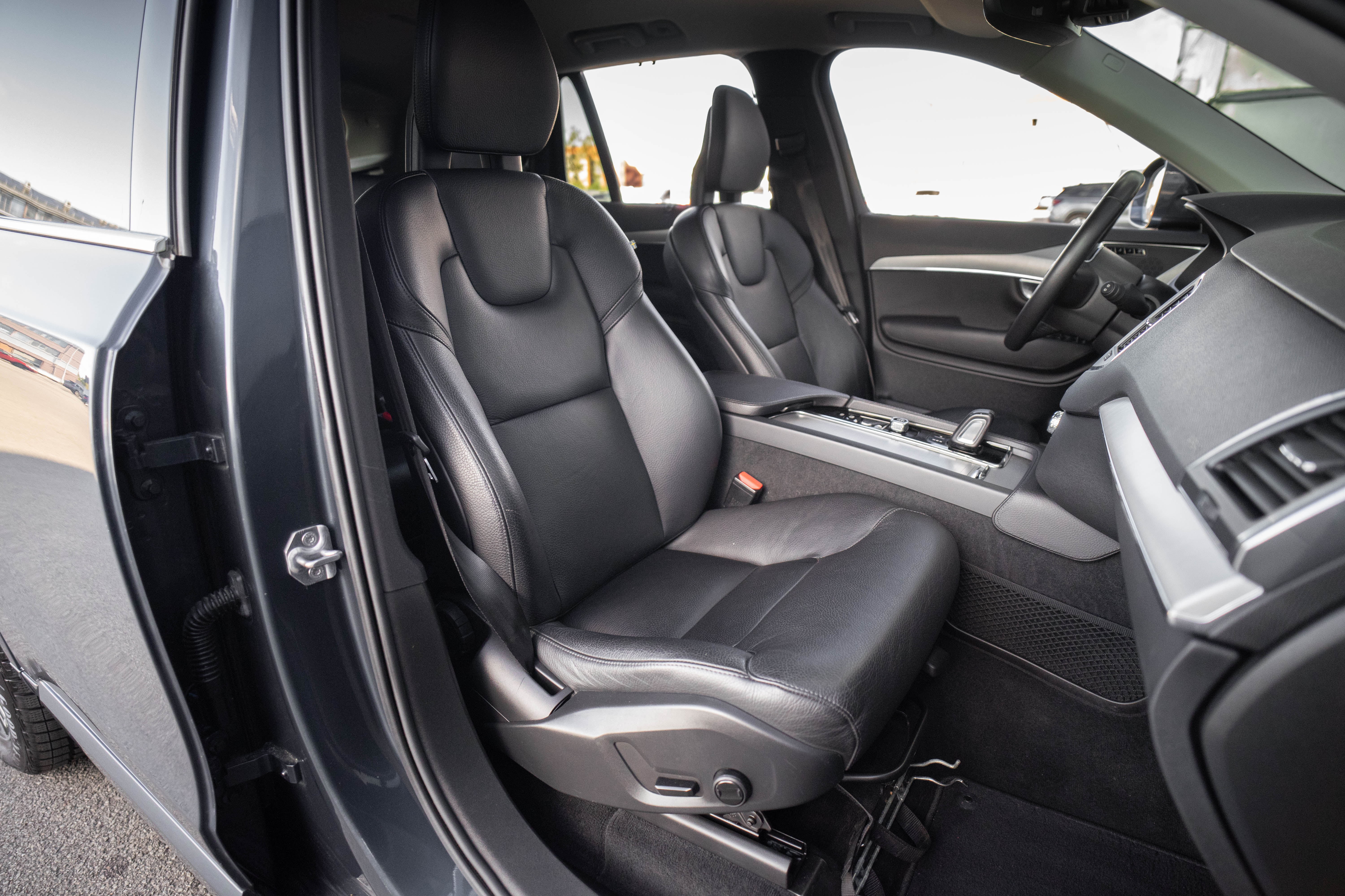 Car image 28