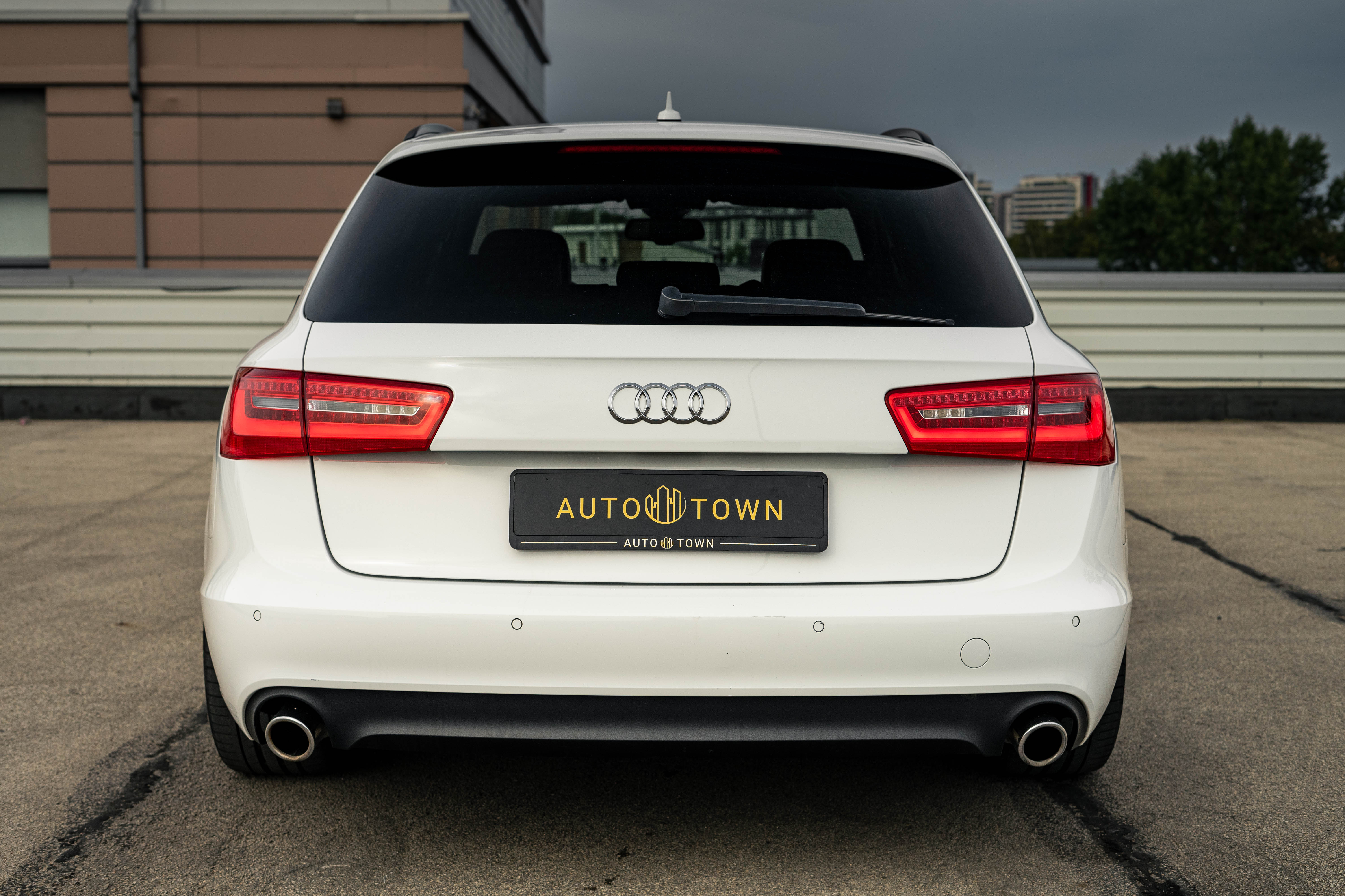 Car image 8