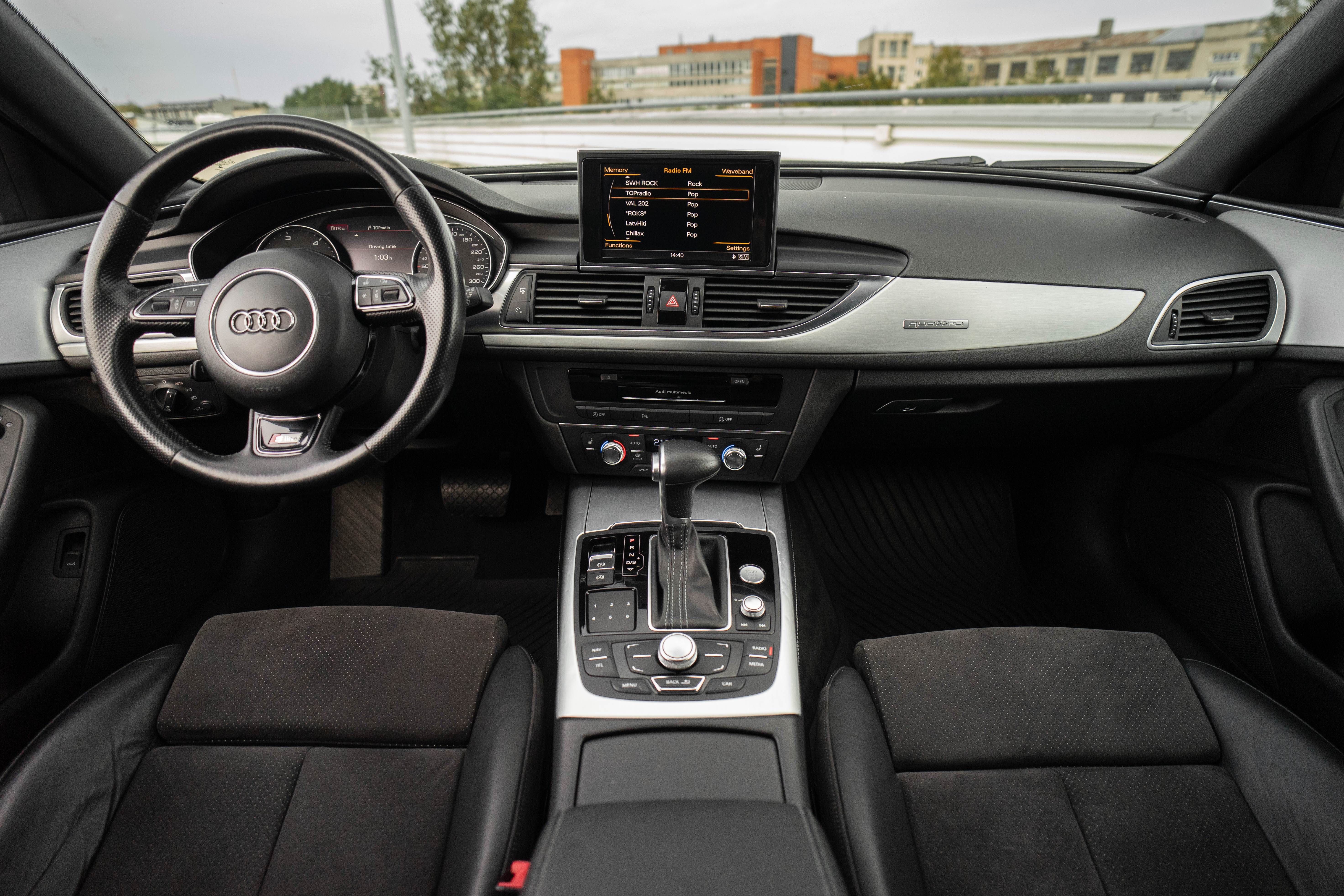 Car image 13
