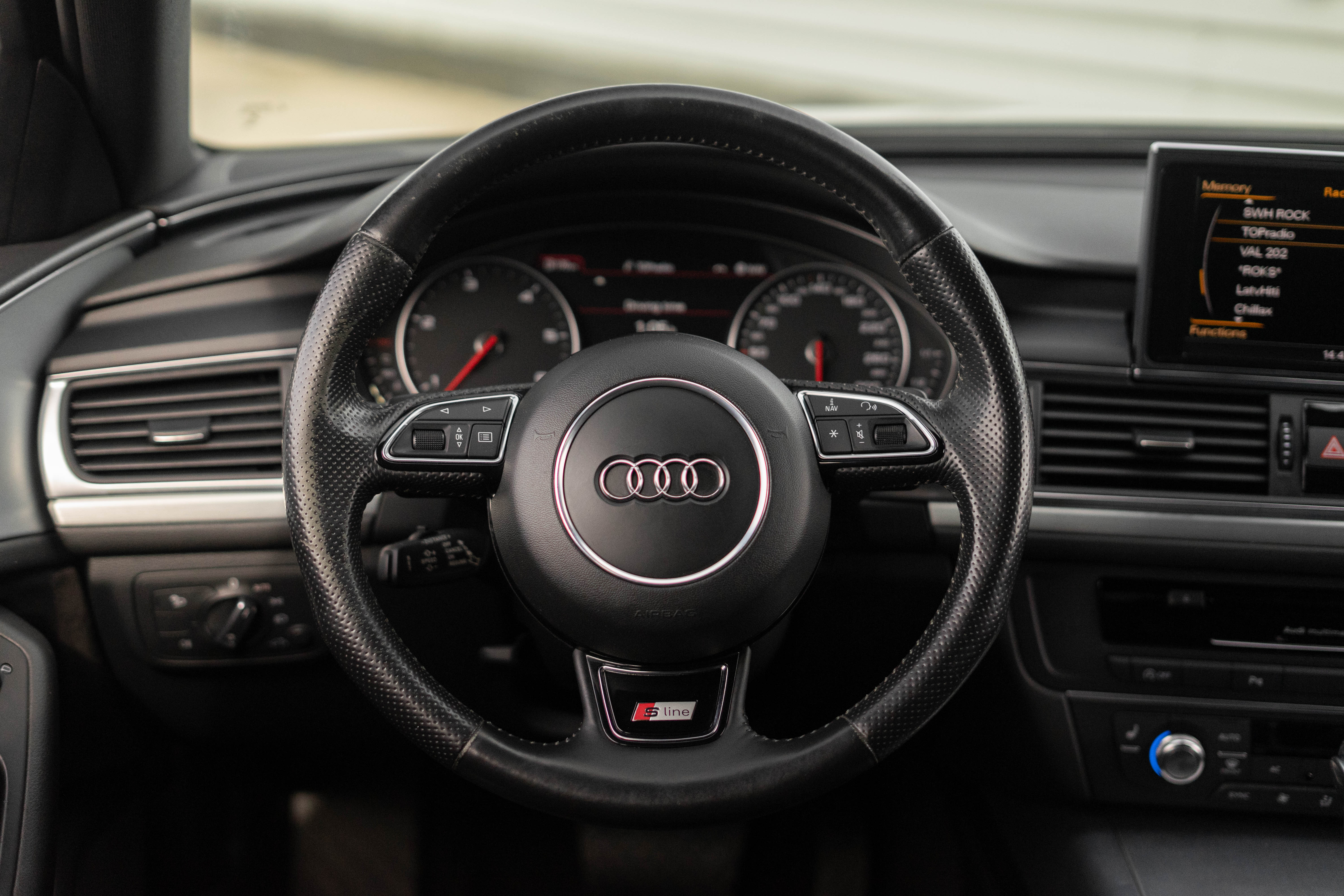 Car image 14