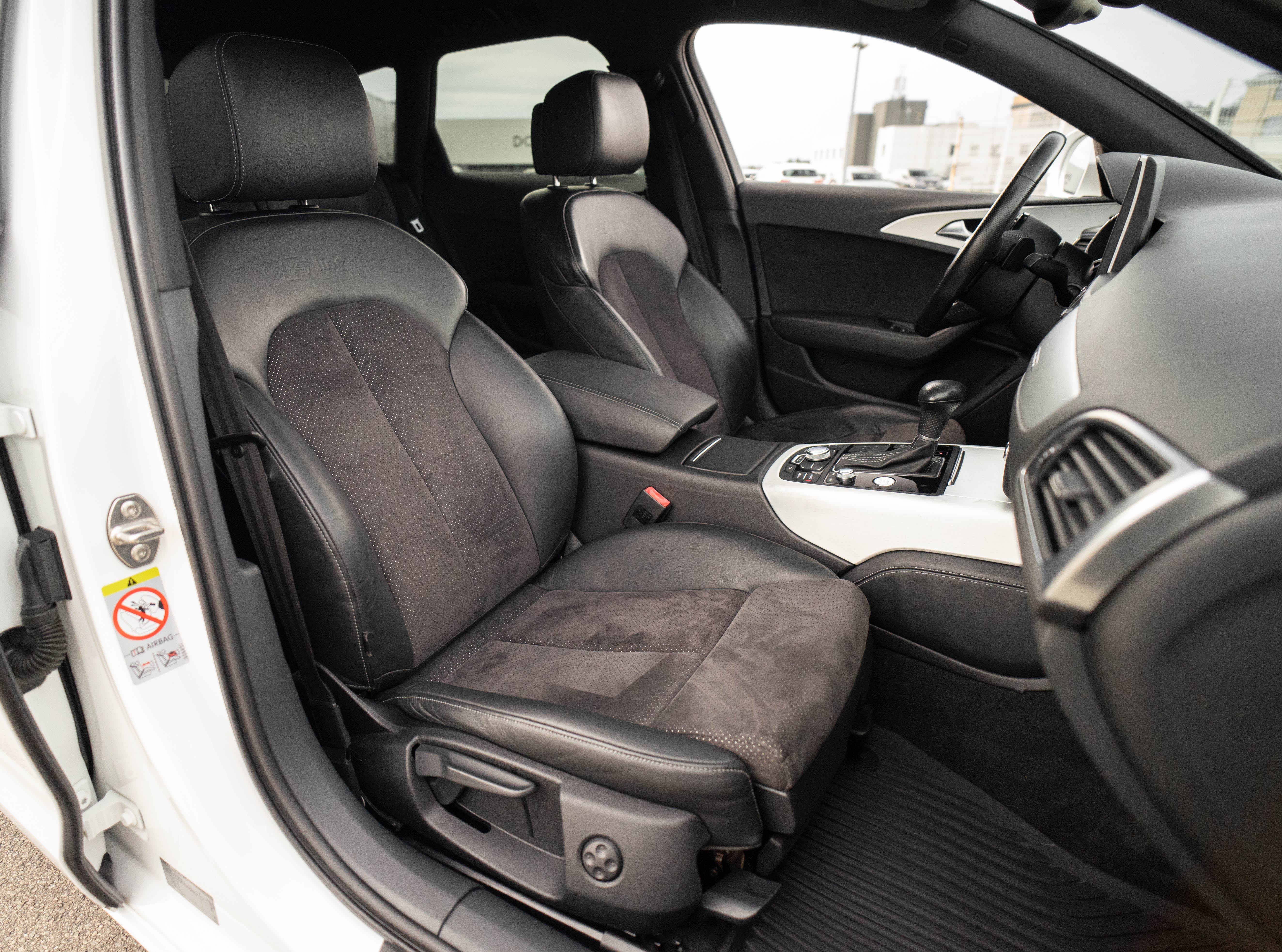 Car image 28