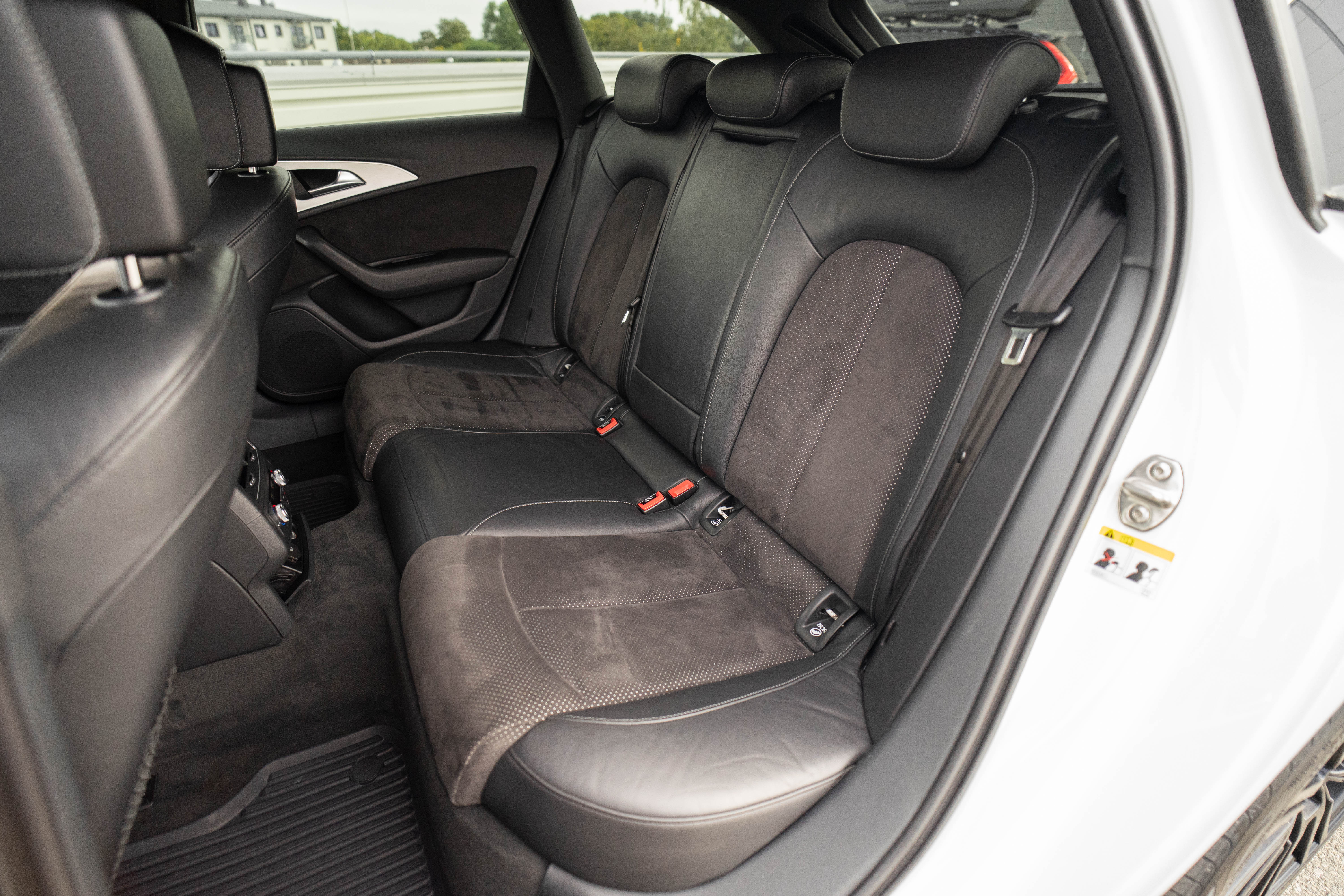 Car image 29