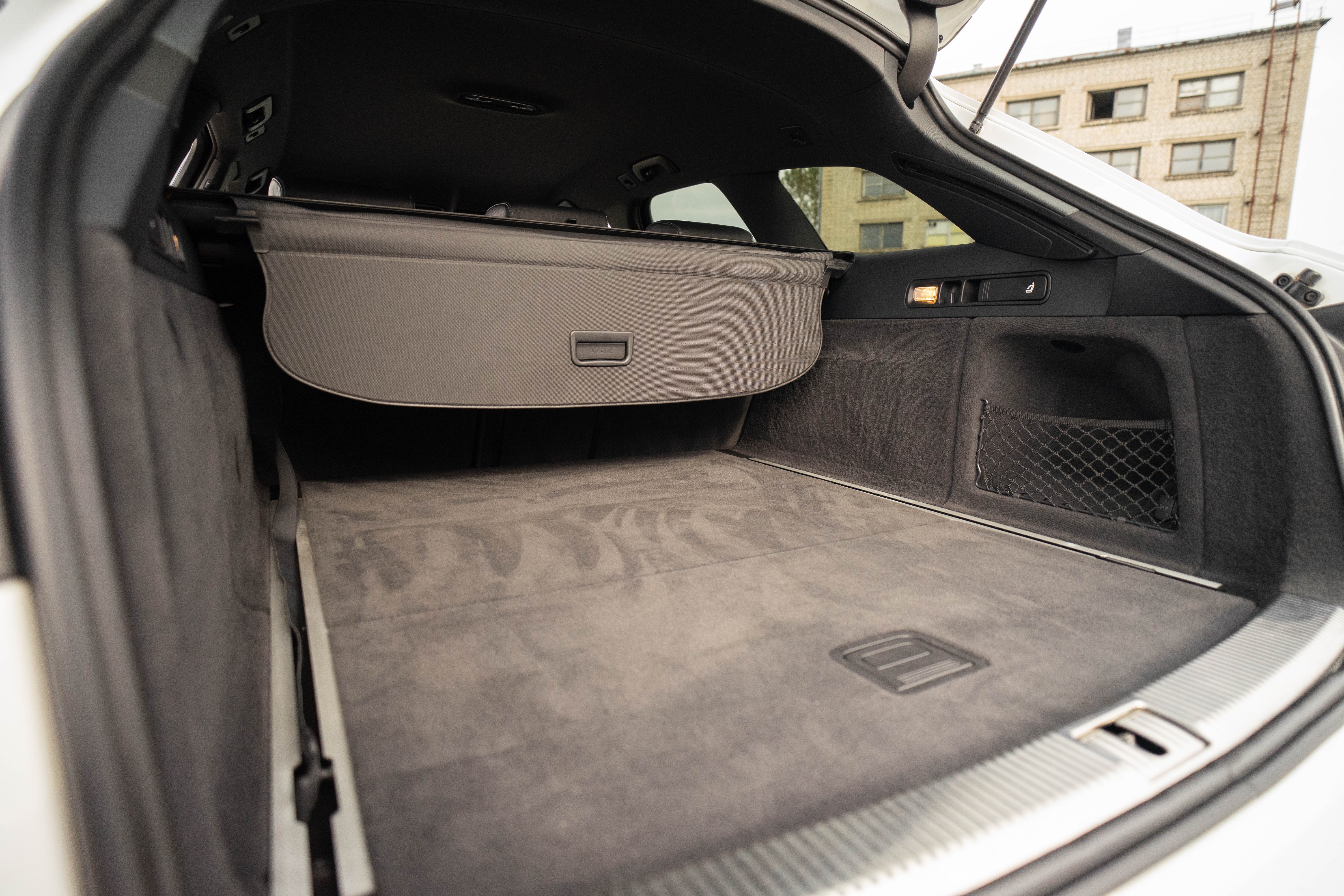 Car image 30