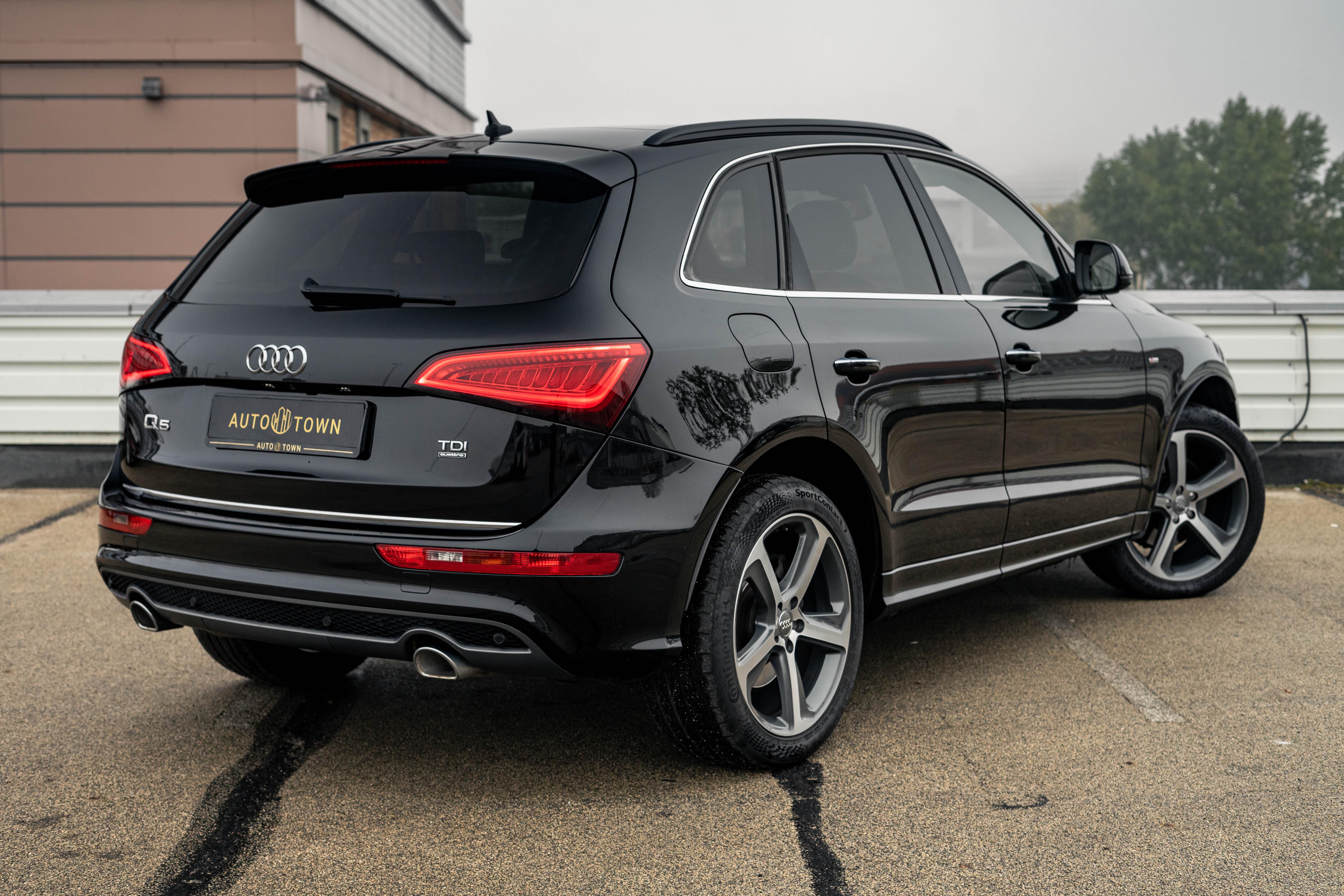 Car image 4