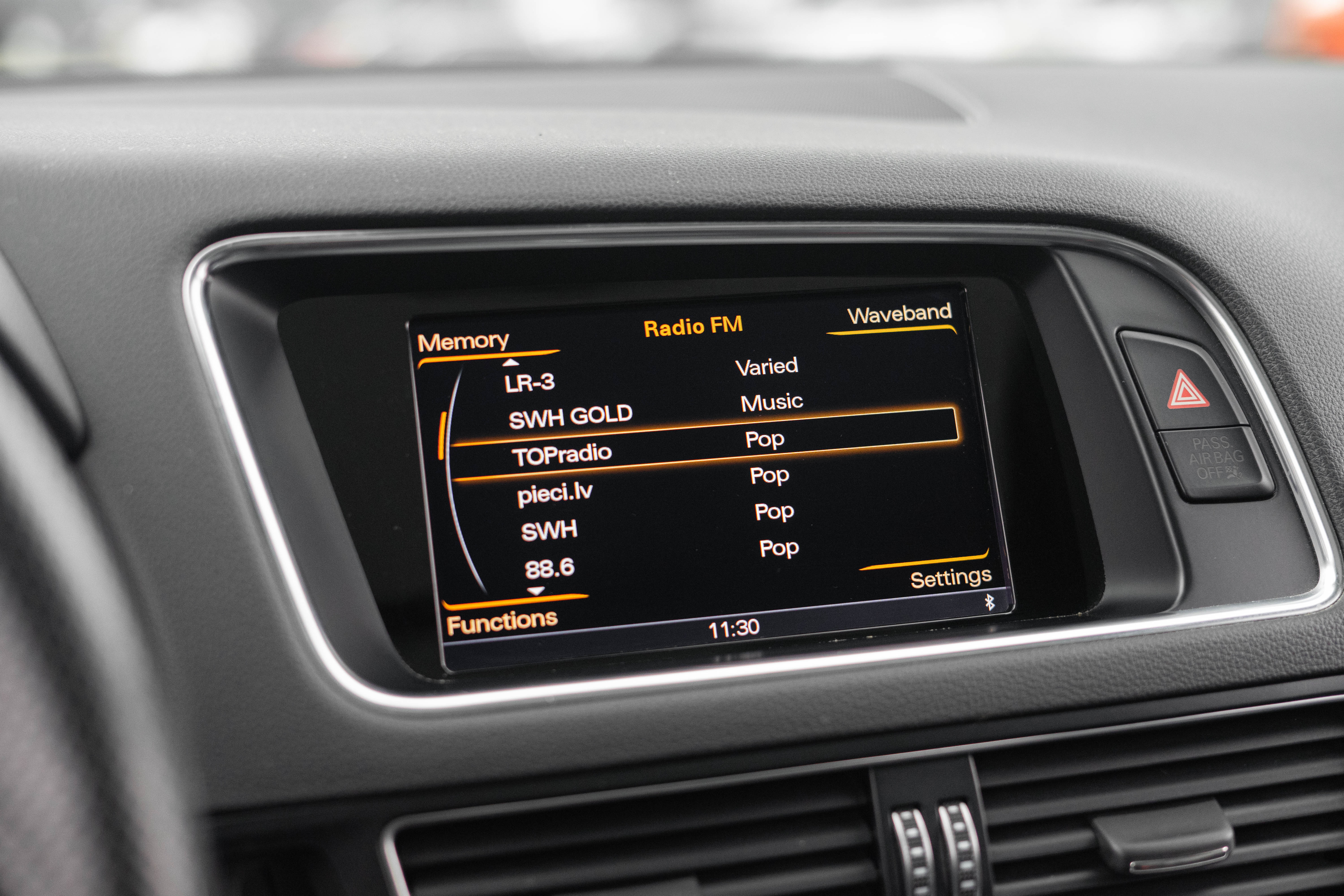 Car image 19