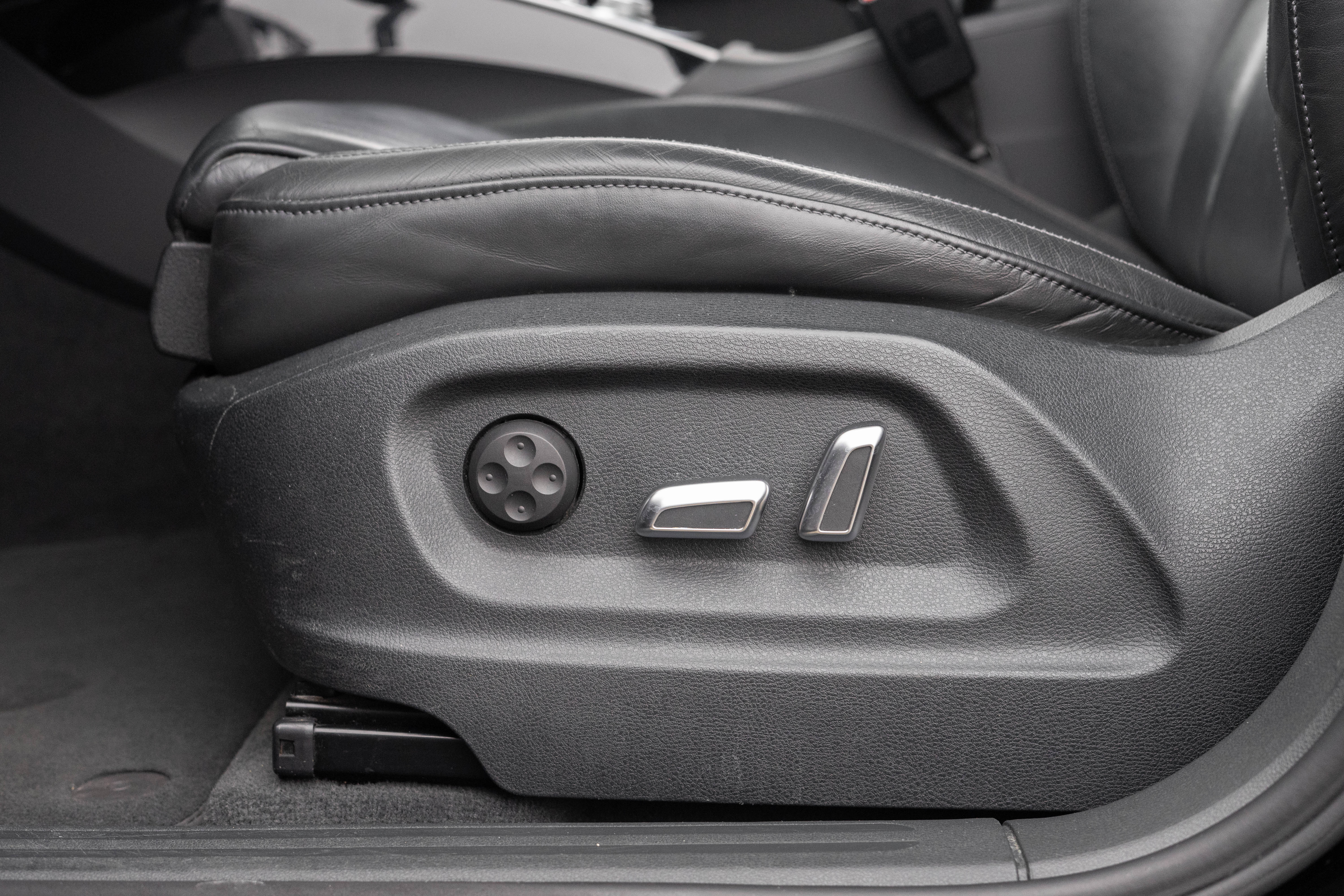 Car image 27
