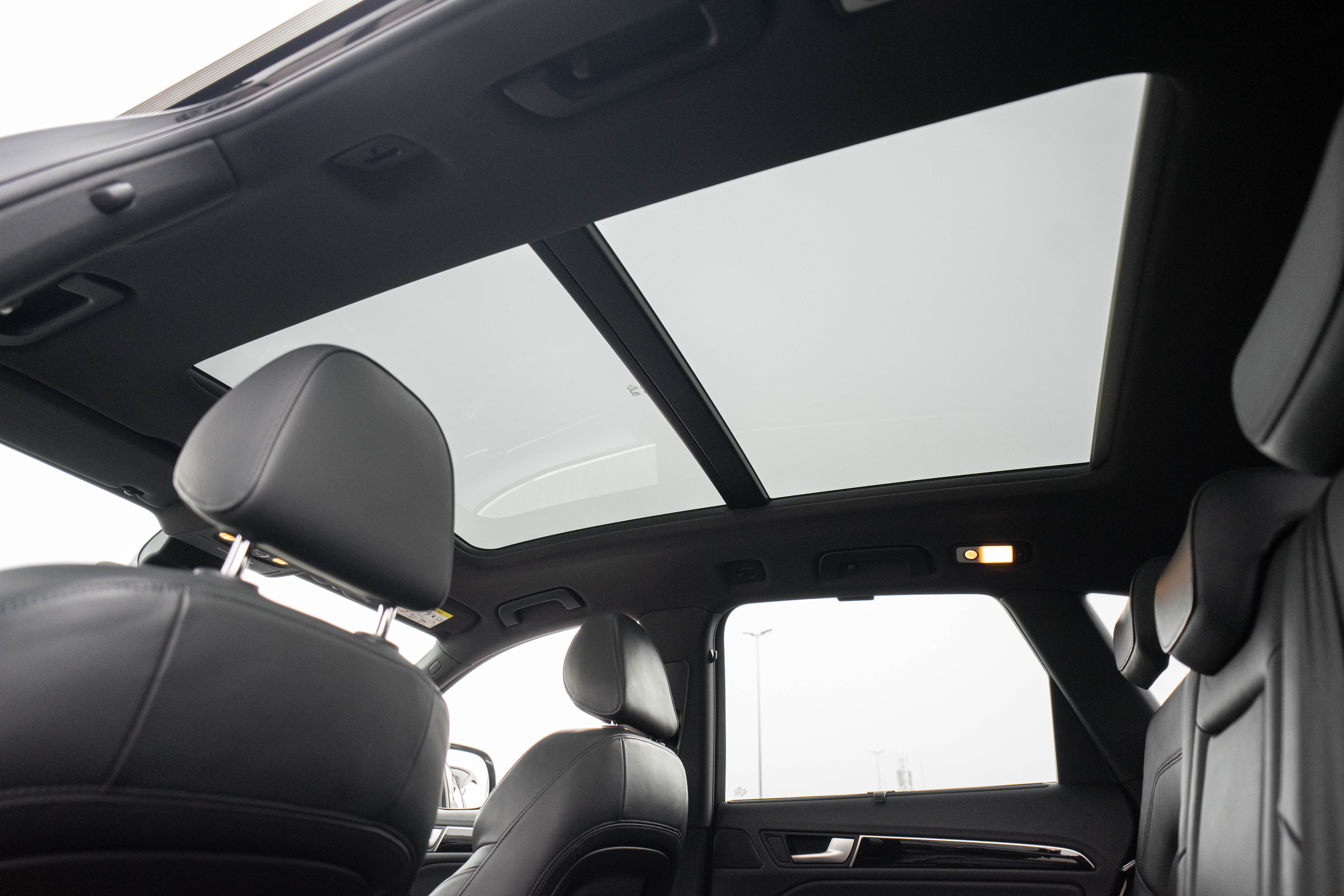 Car image 28