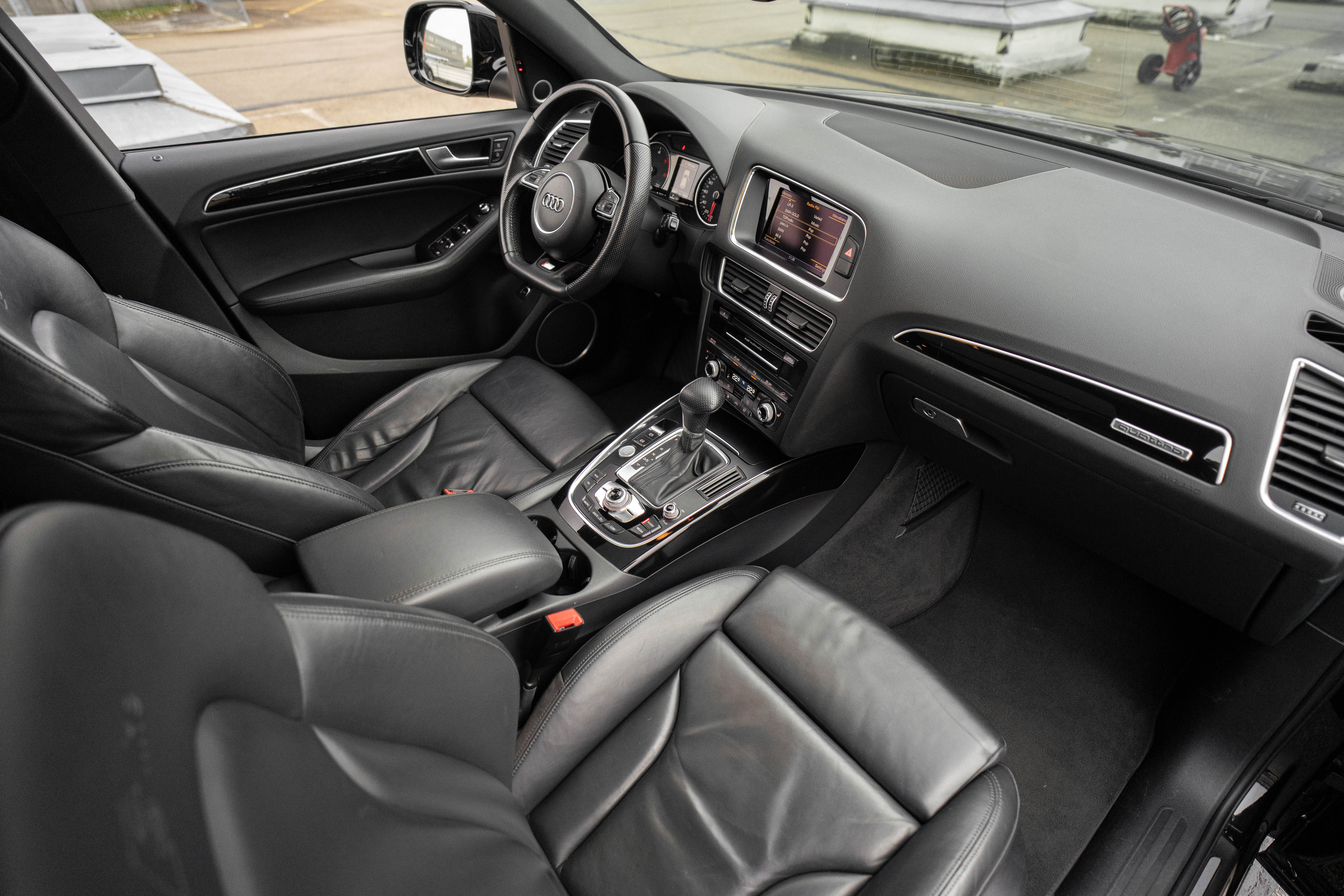 Car image 30
