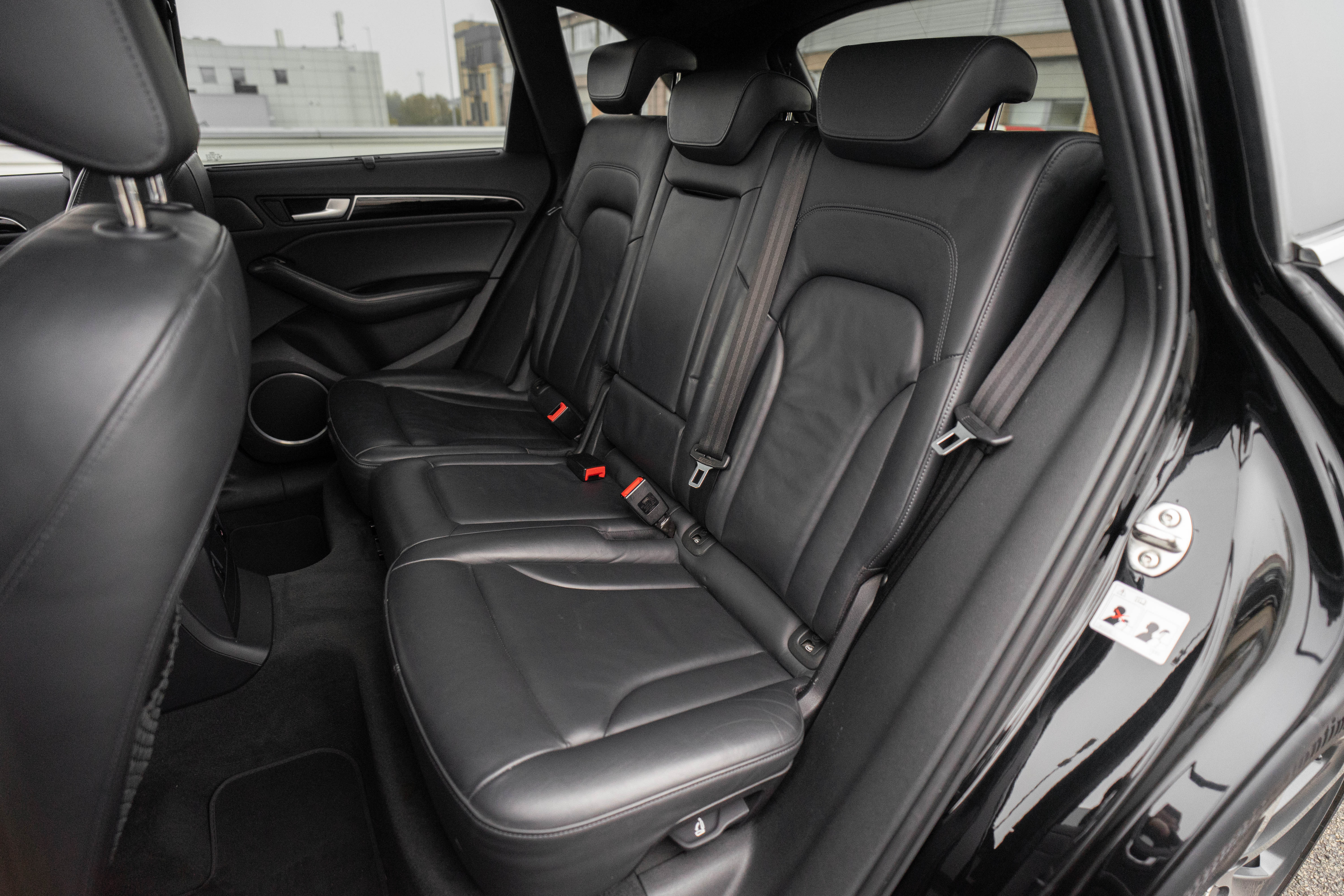 Car image 32