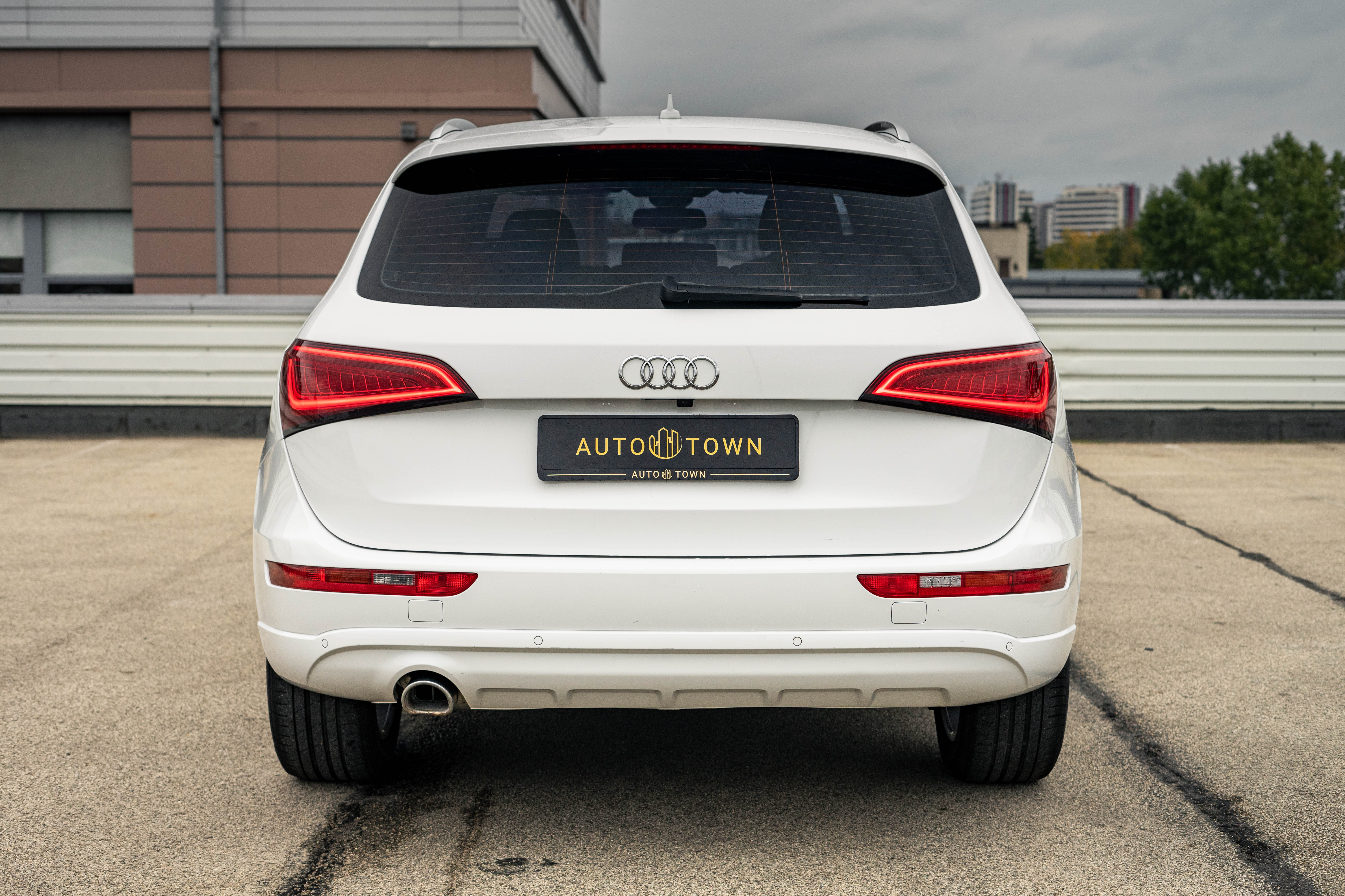 Car image 8