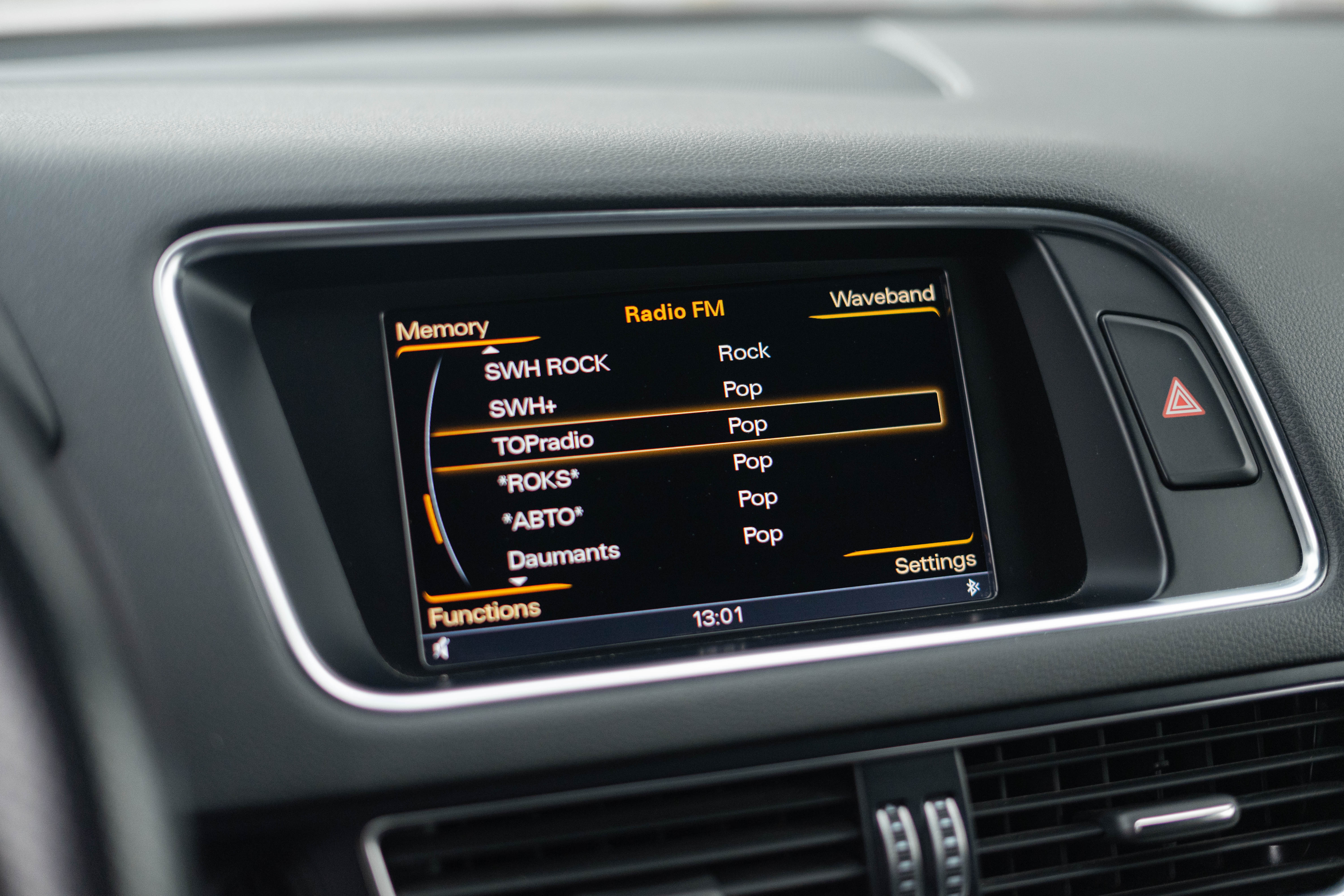 Car image 19