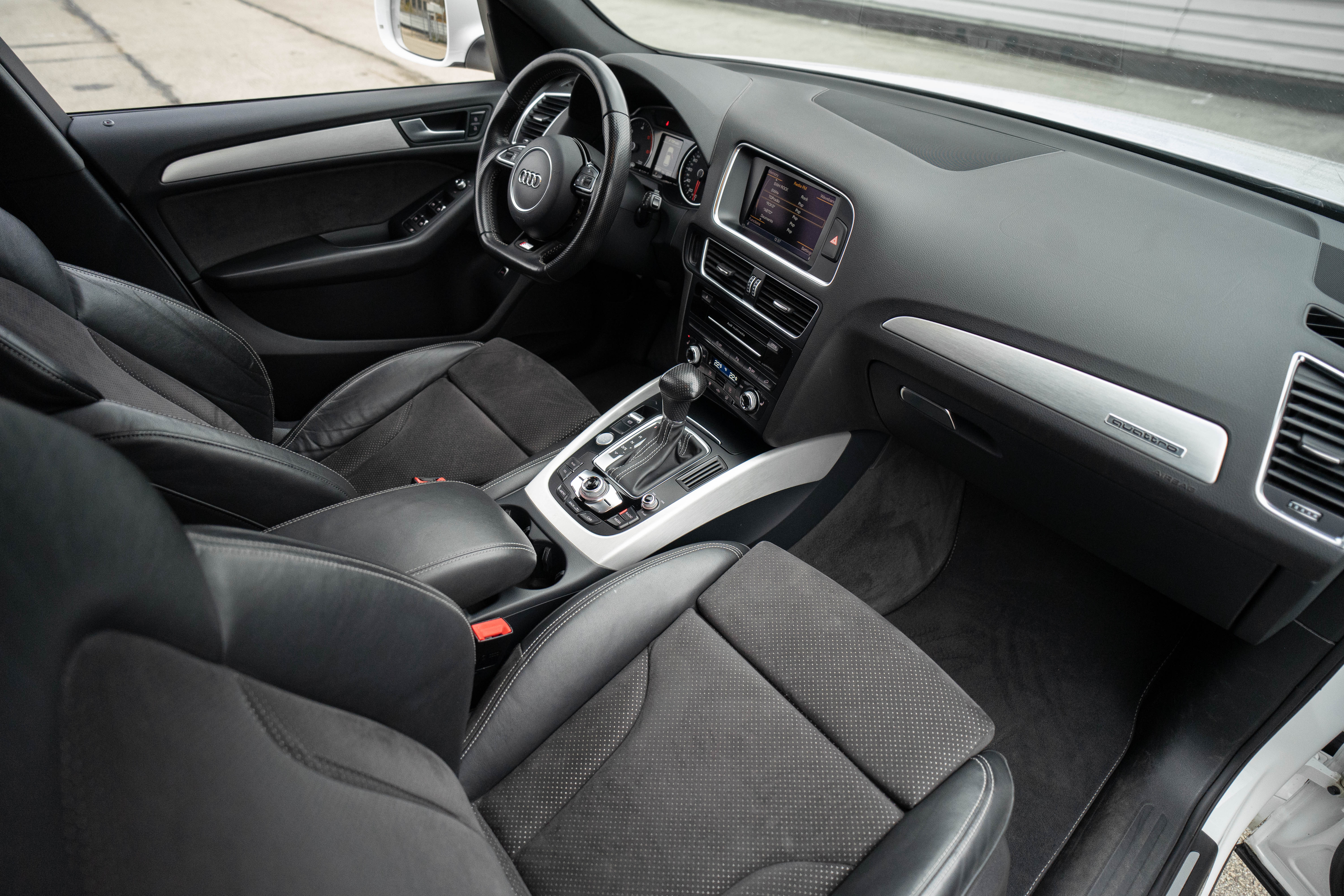 Car image 27