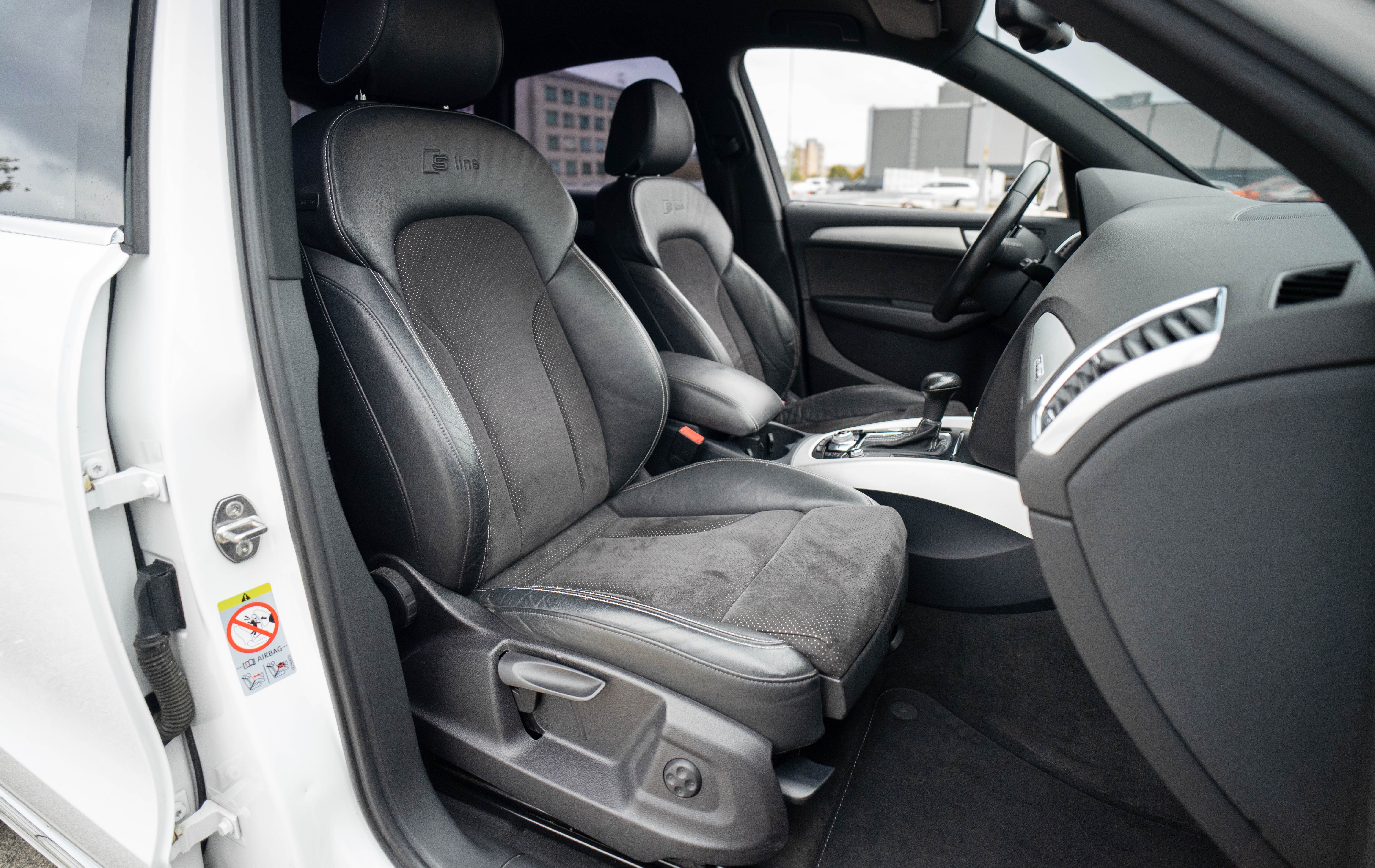 Car image 28