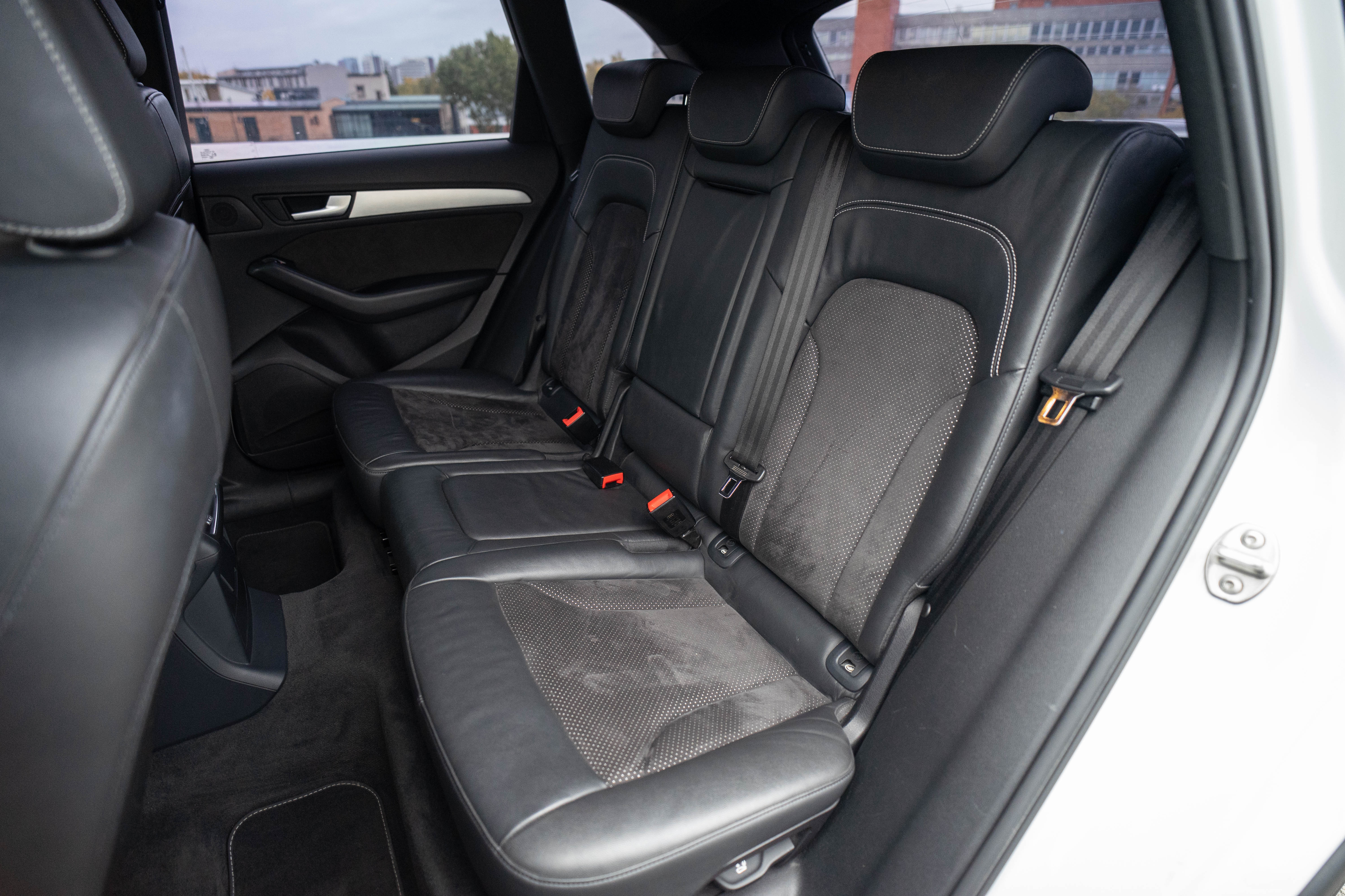 Car image 29