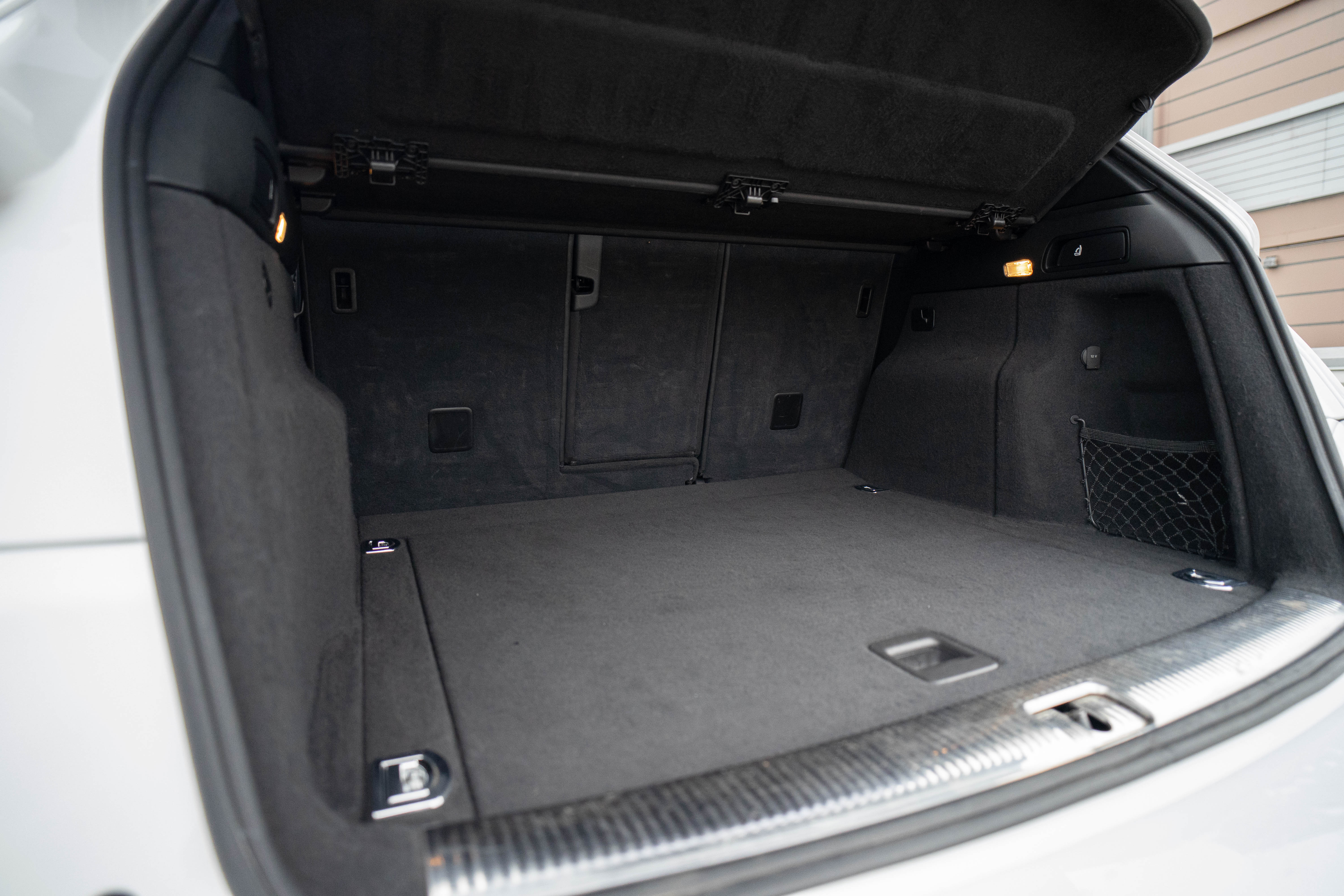 Car image 30