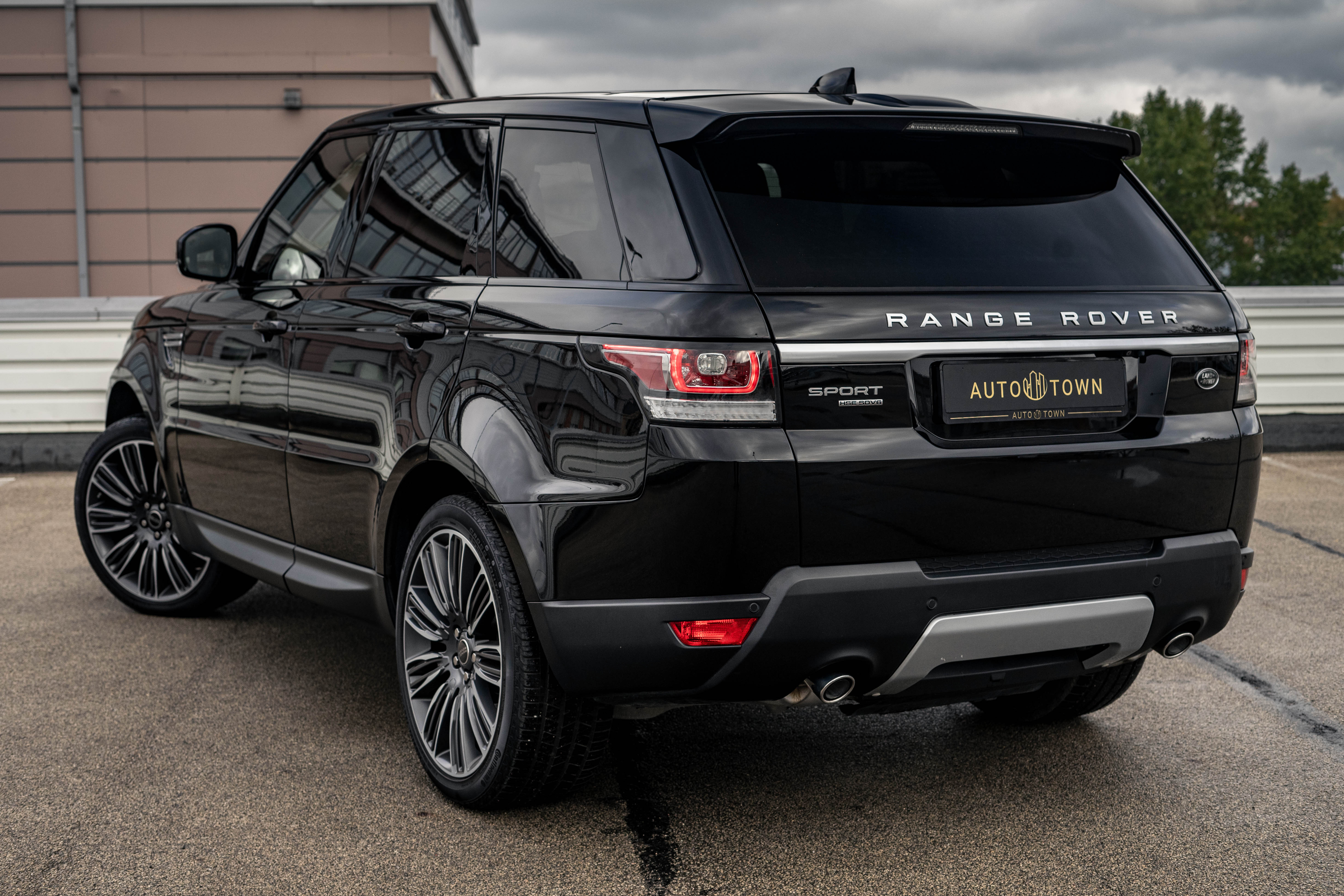 Car image 9
