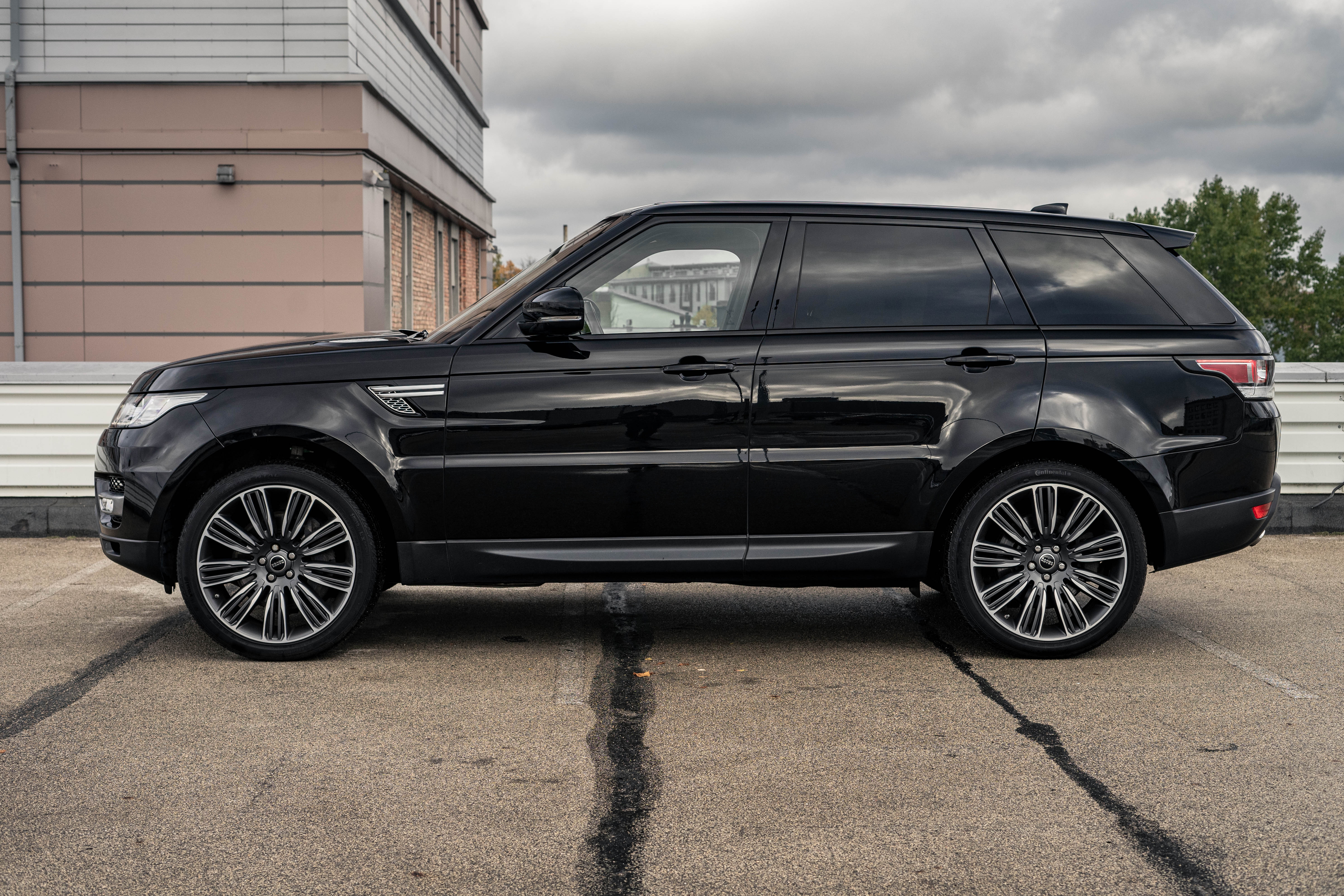 Car image 10