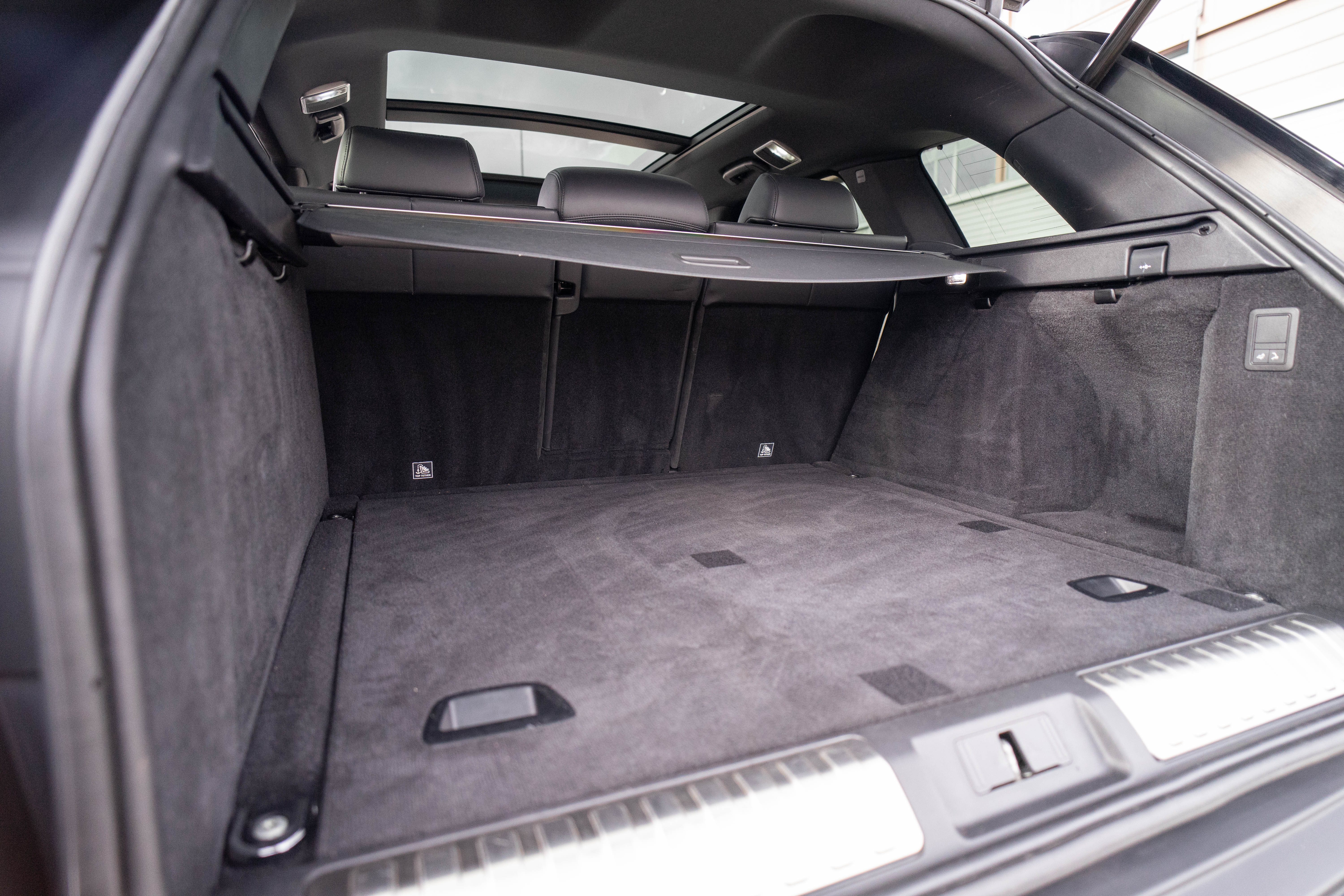Car image 30