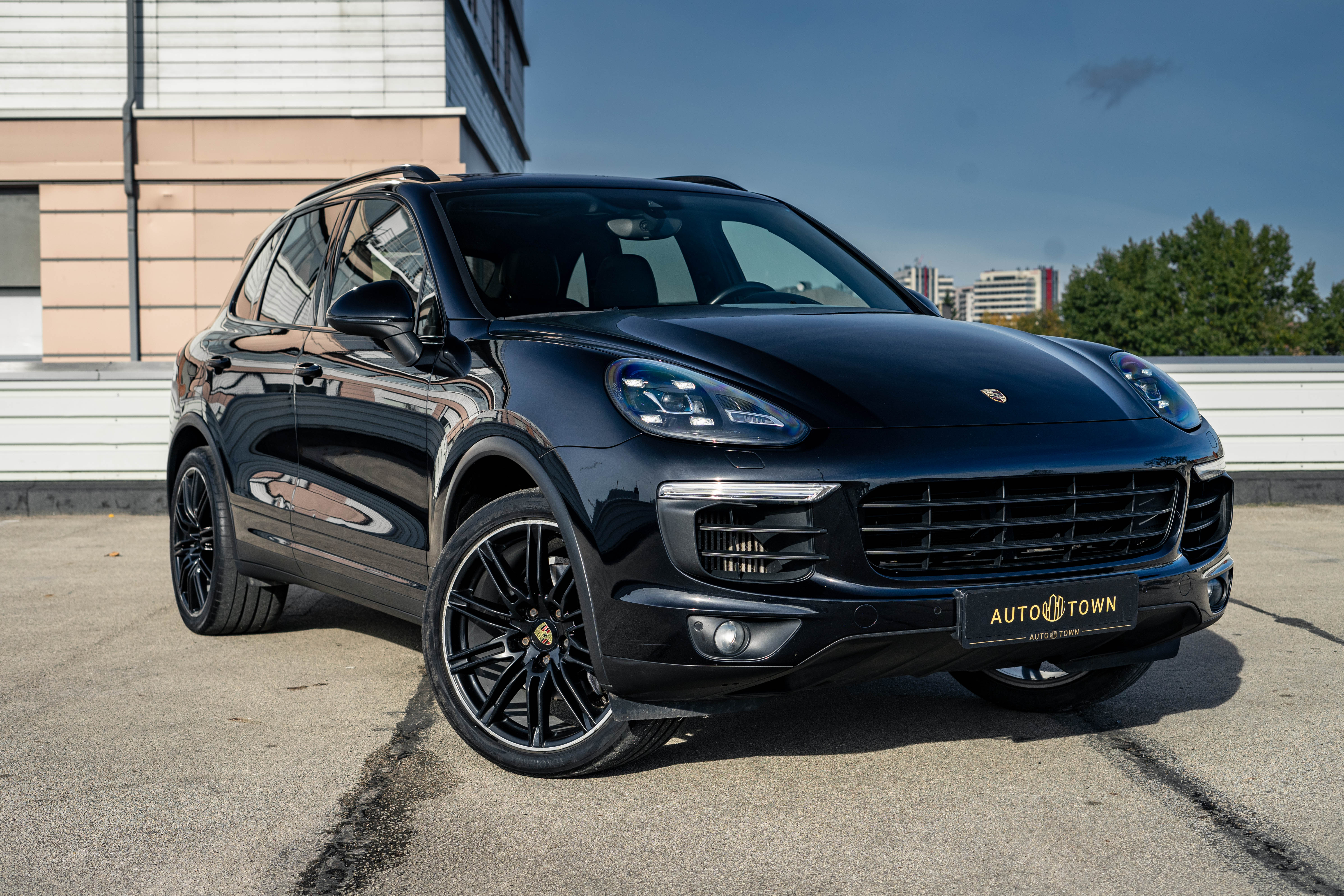 Car image 3