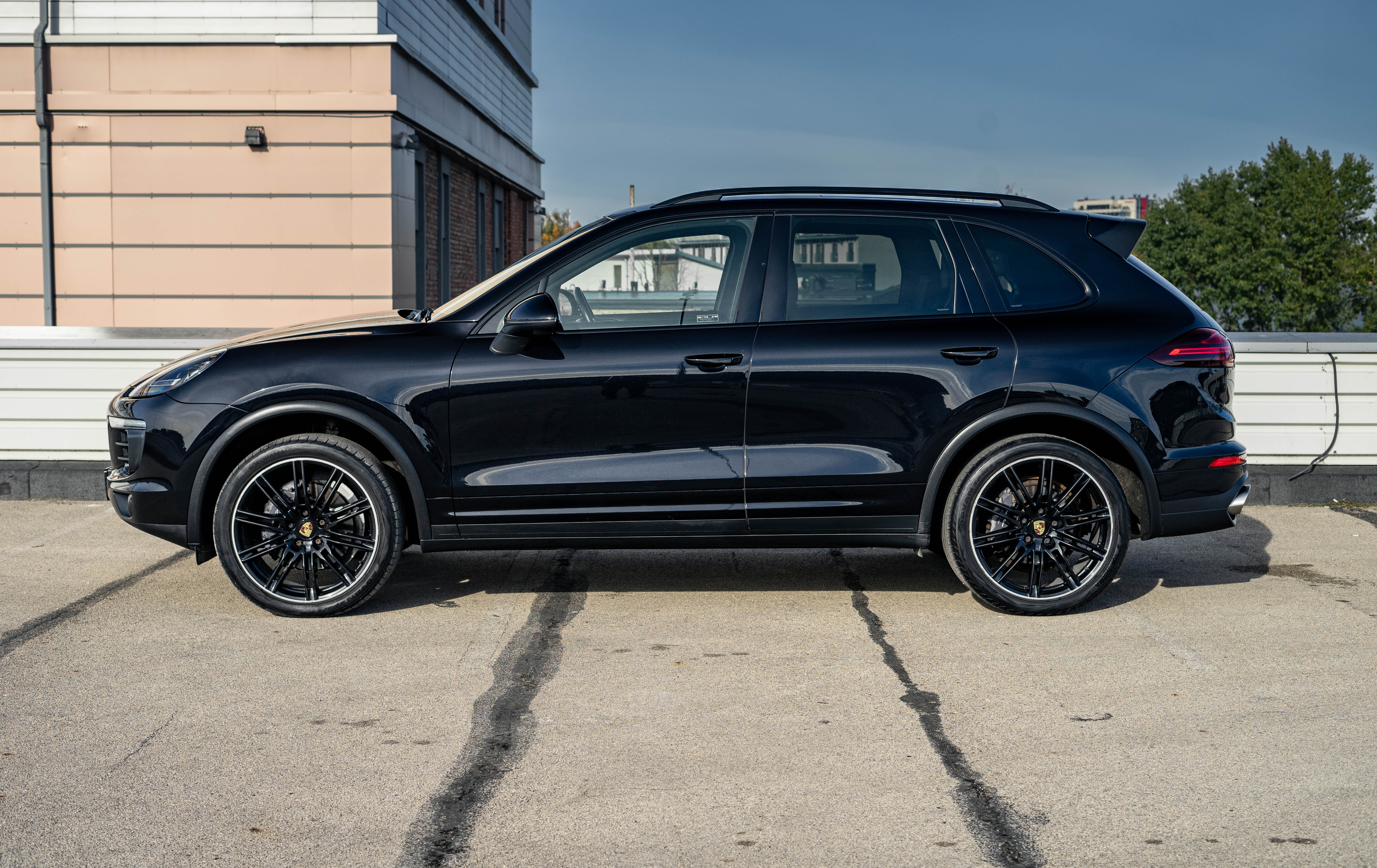 Car image 10
