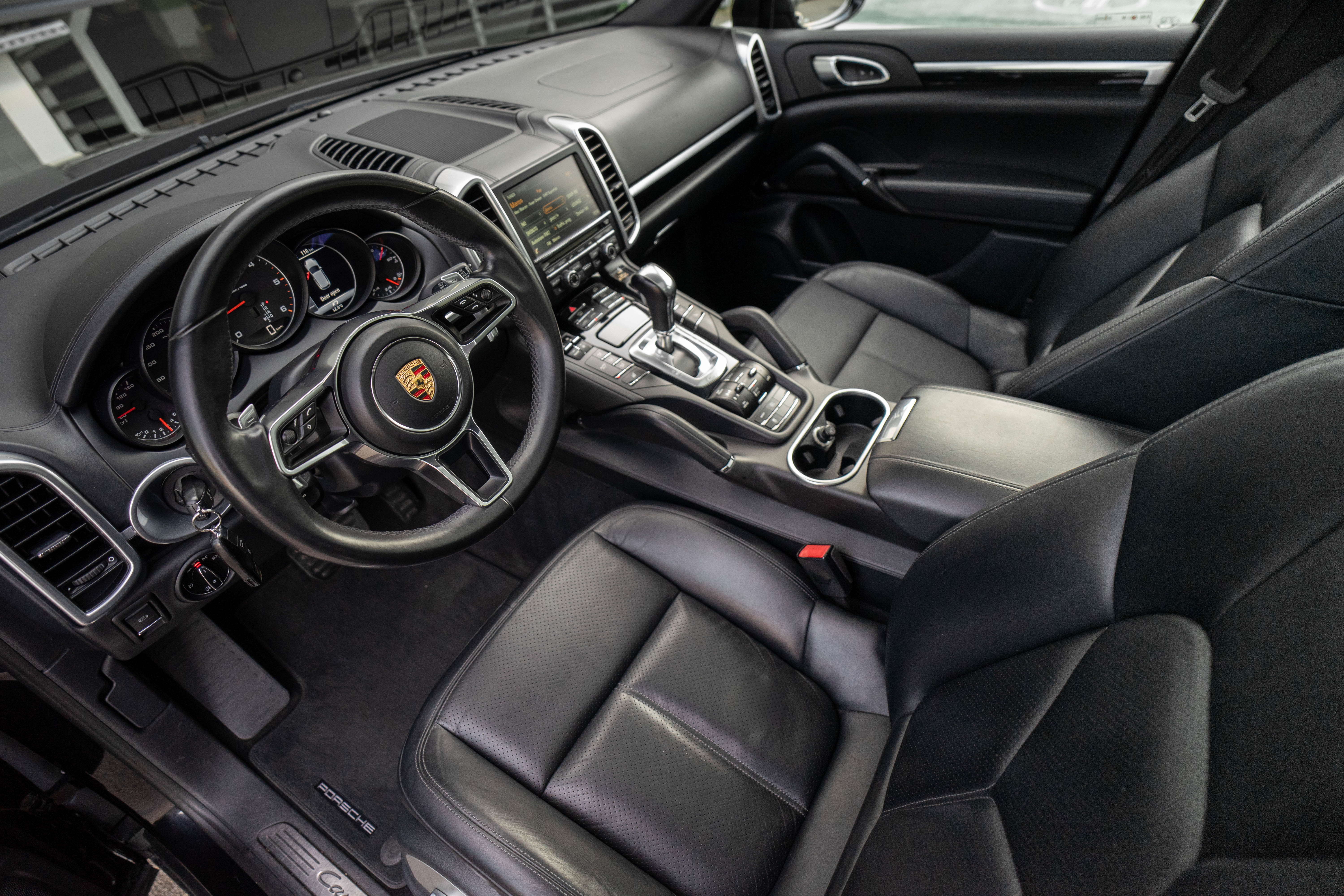 Car image 11