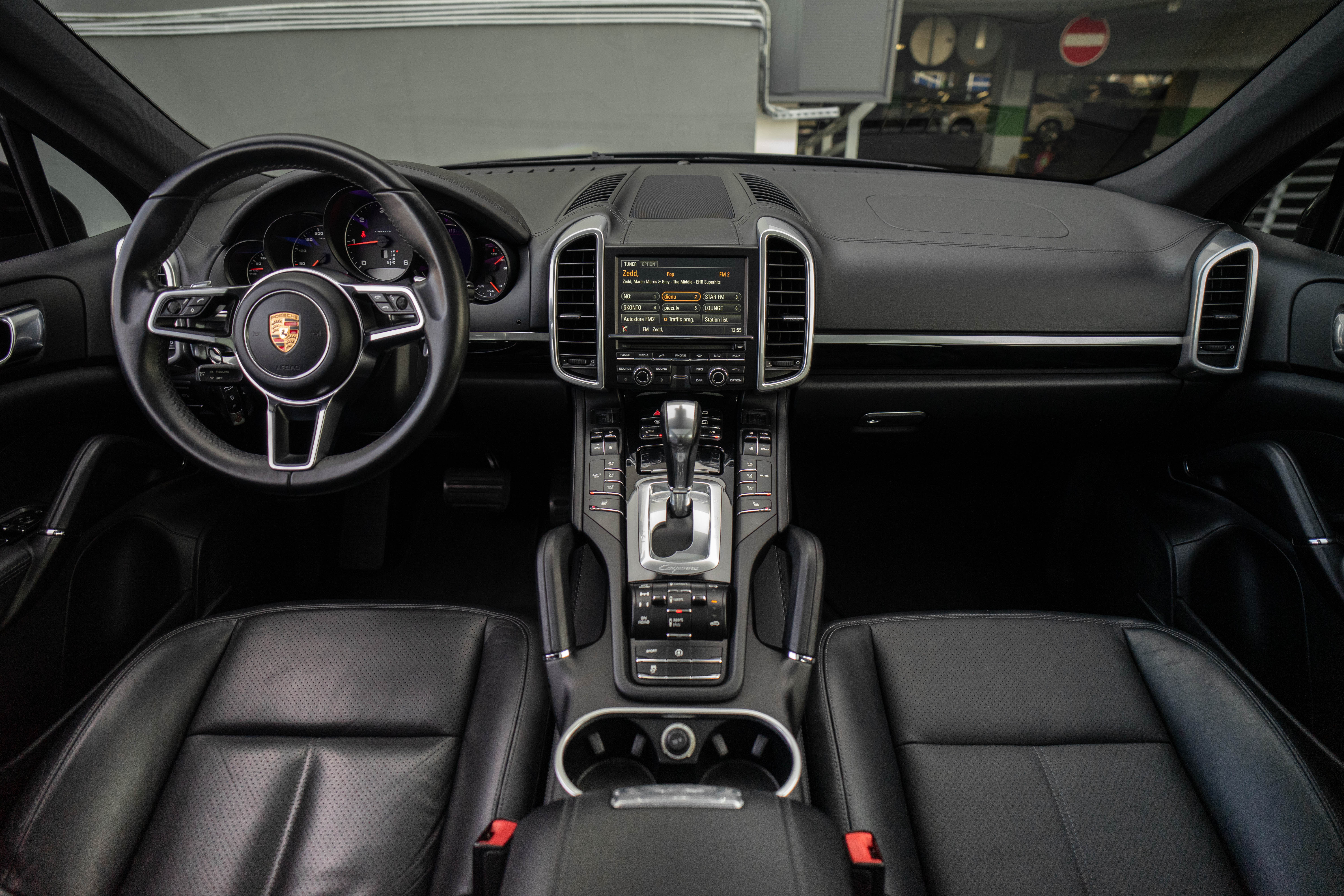 Car image 13