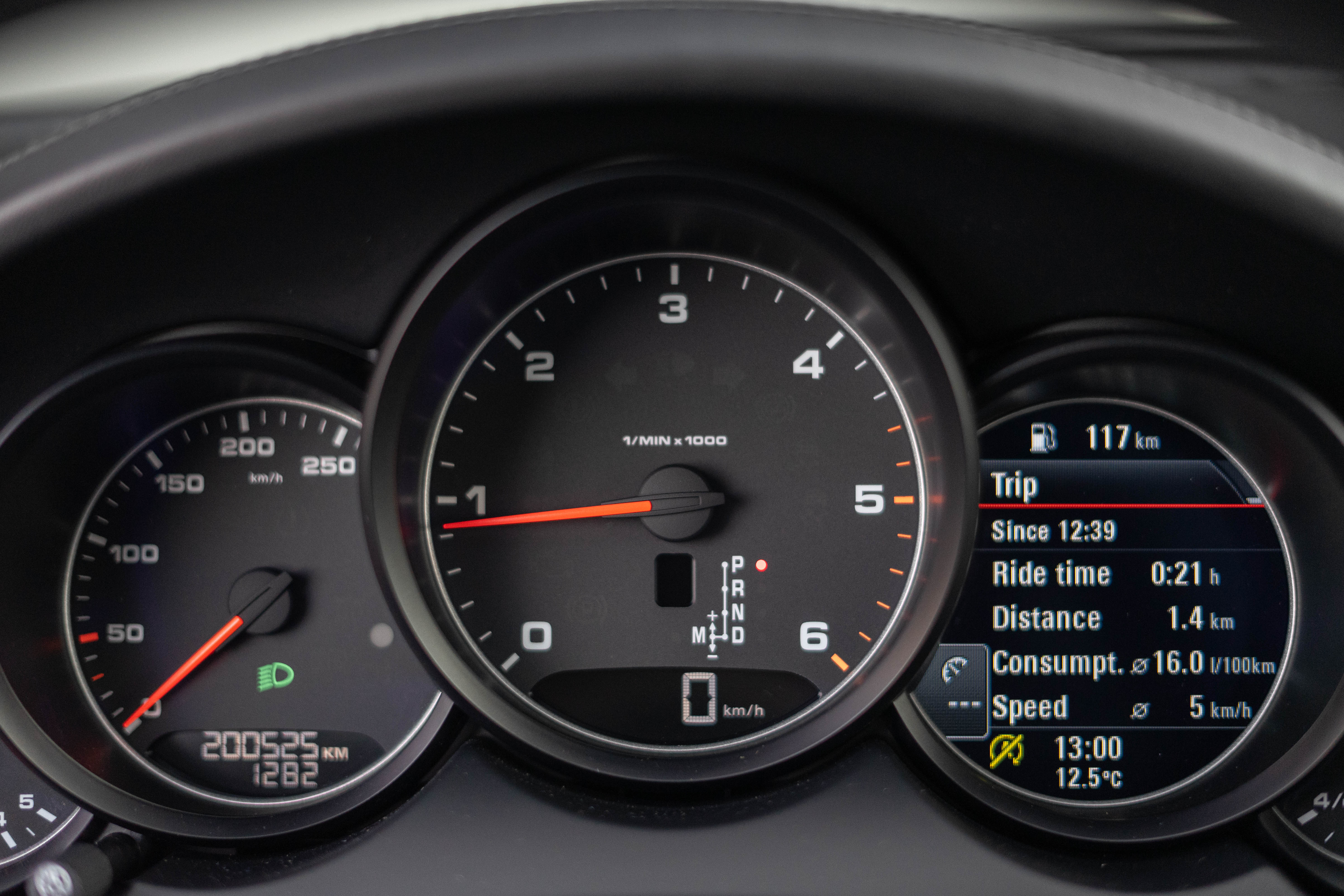 Car image 15