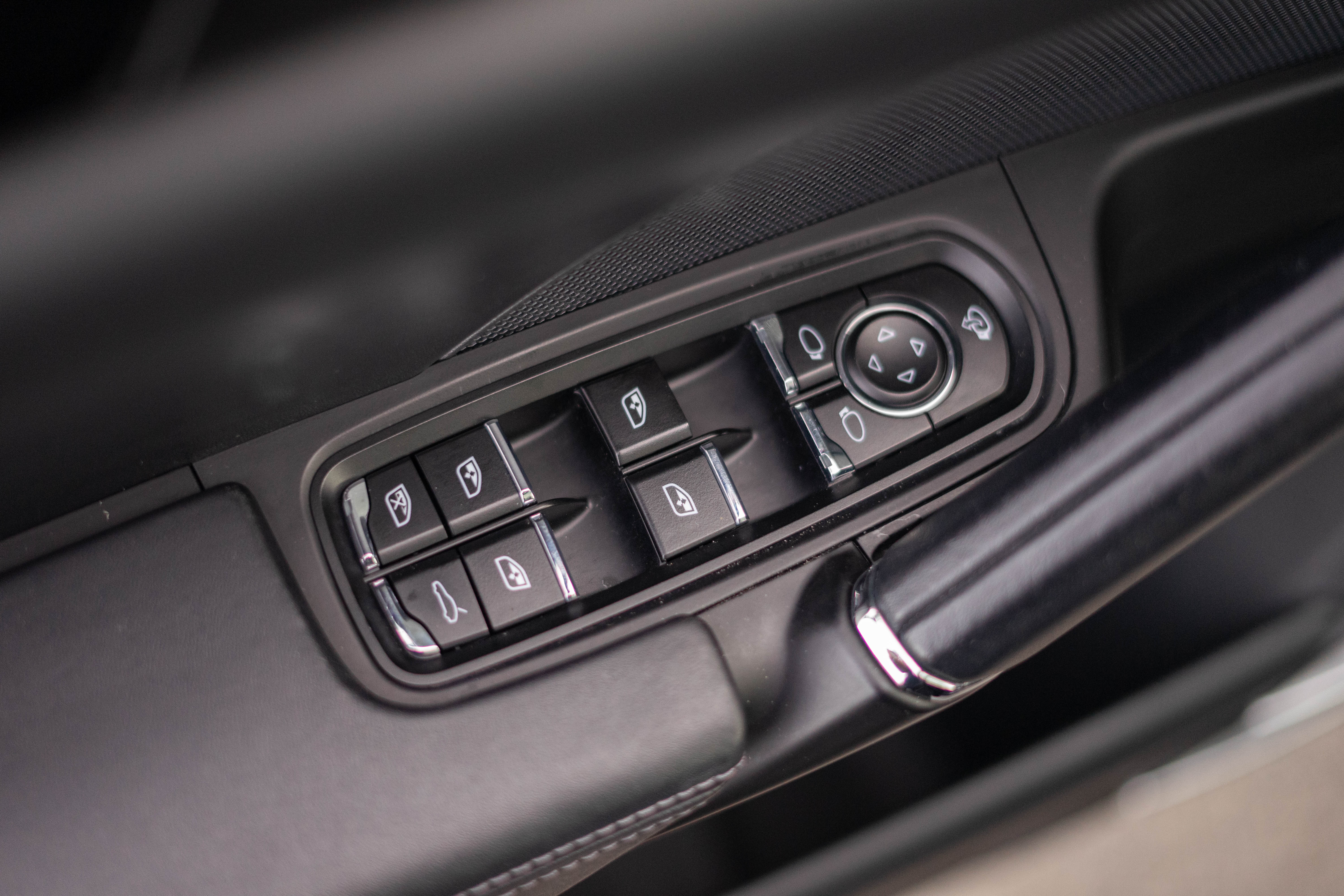 Car image 26