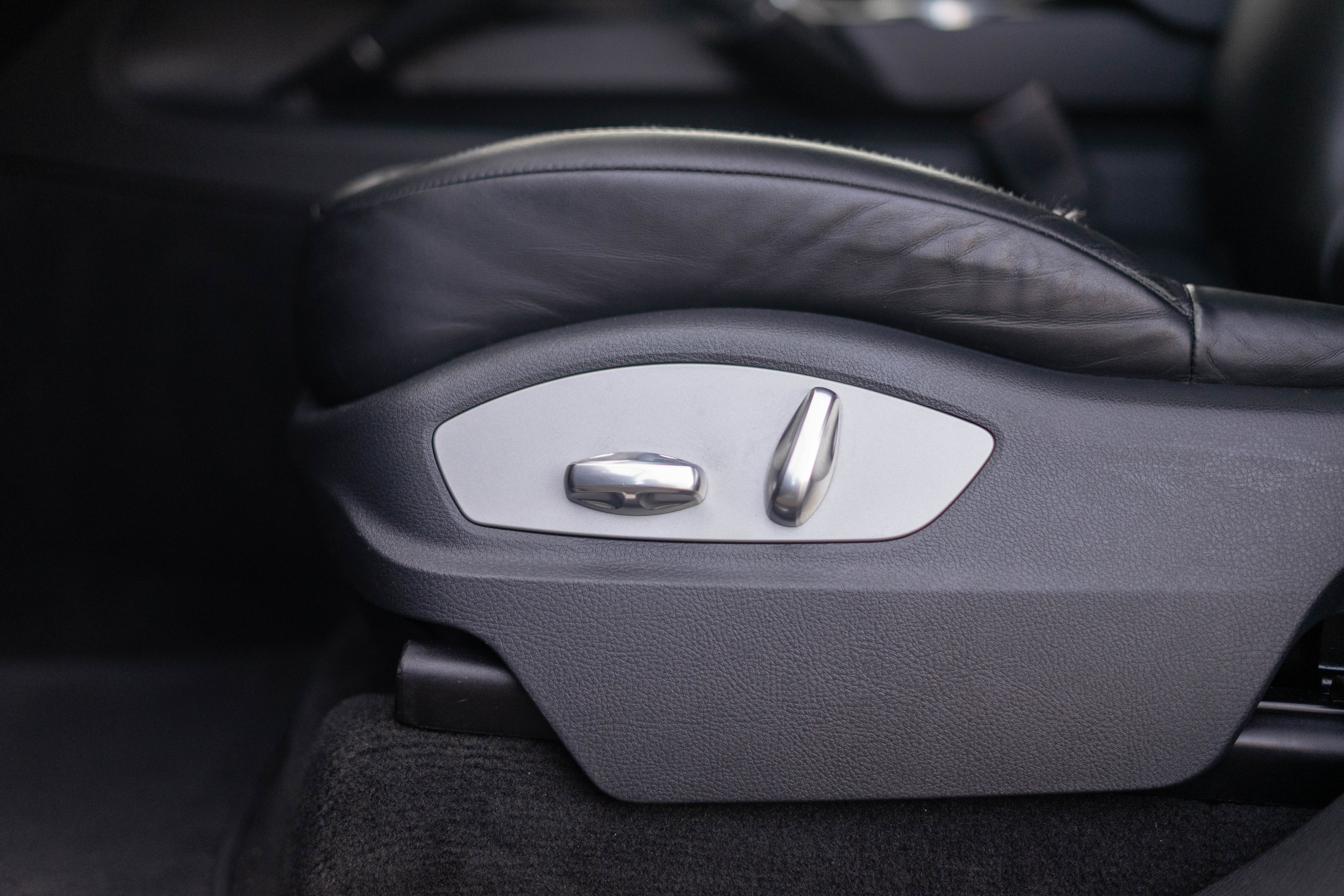 Car image 27