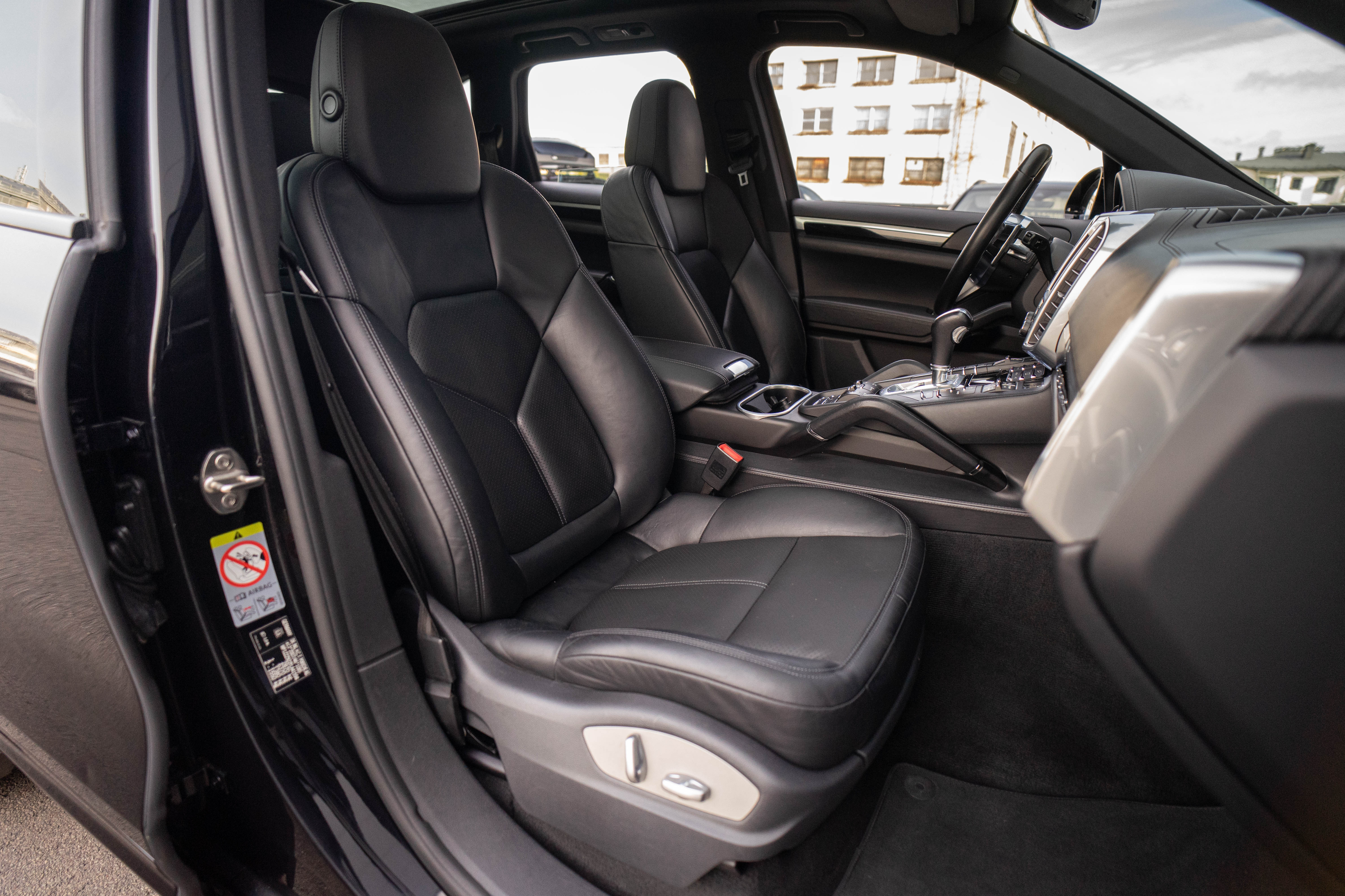 Car image 29