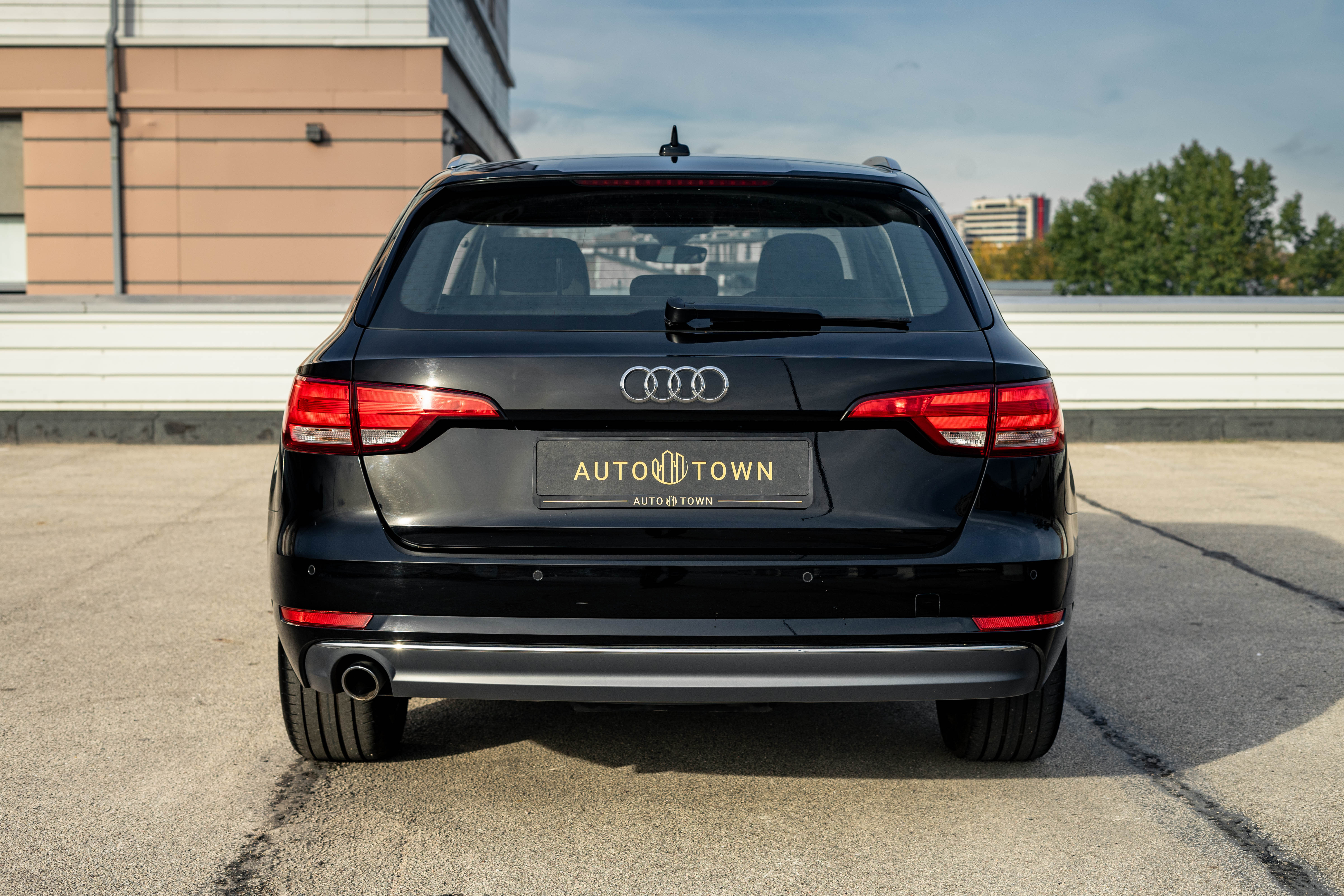 Car image 8