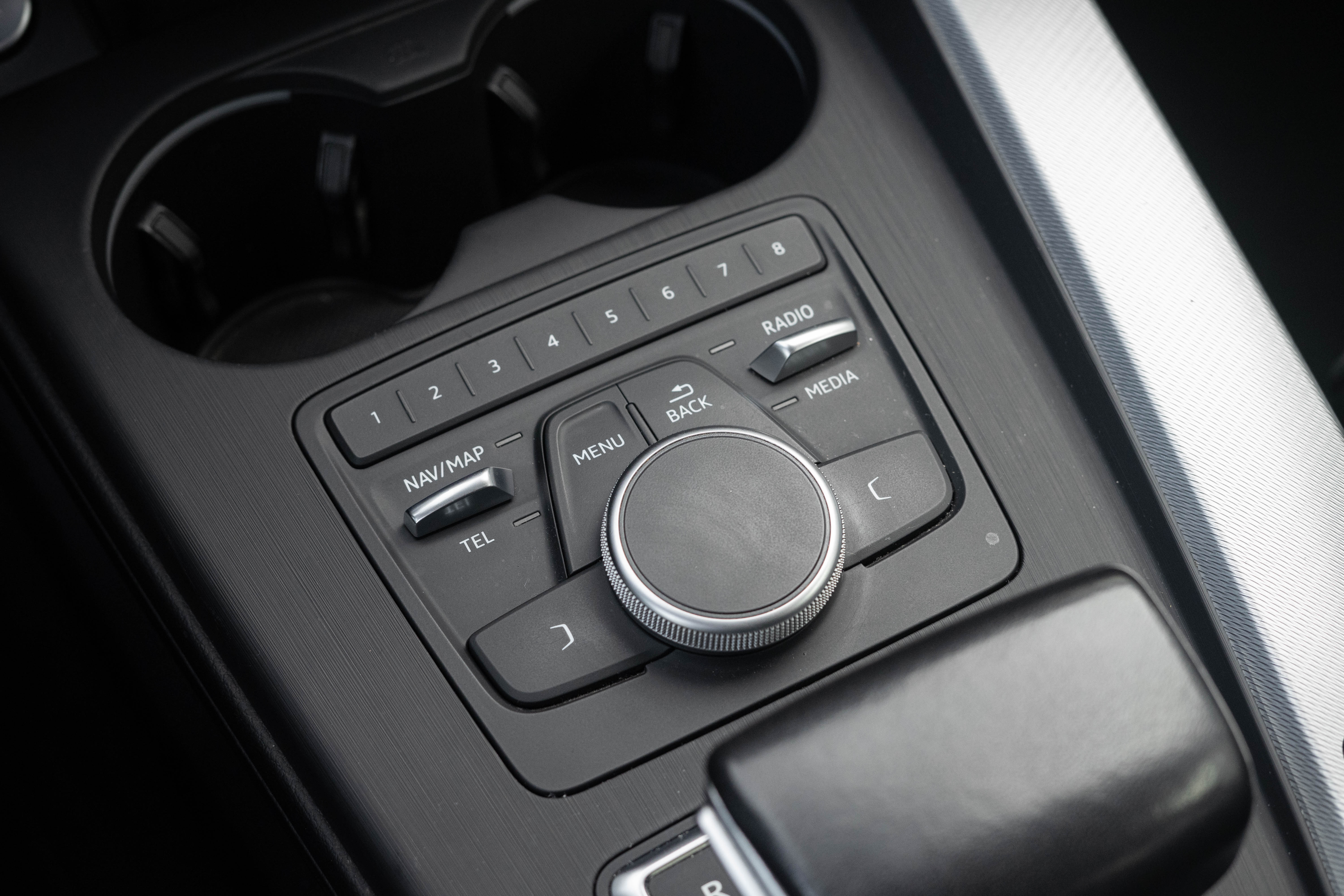 Car image 24